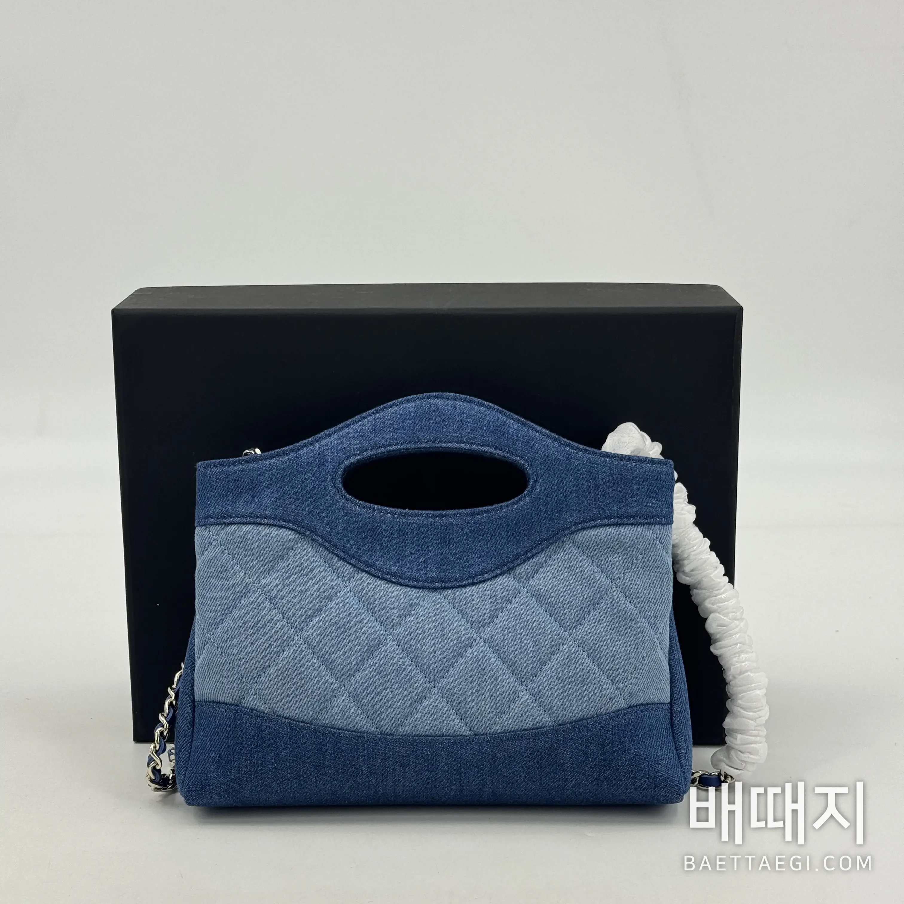 샤넬 라이트 블루 데님 퀼팅 숄더백 검수사진 2