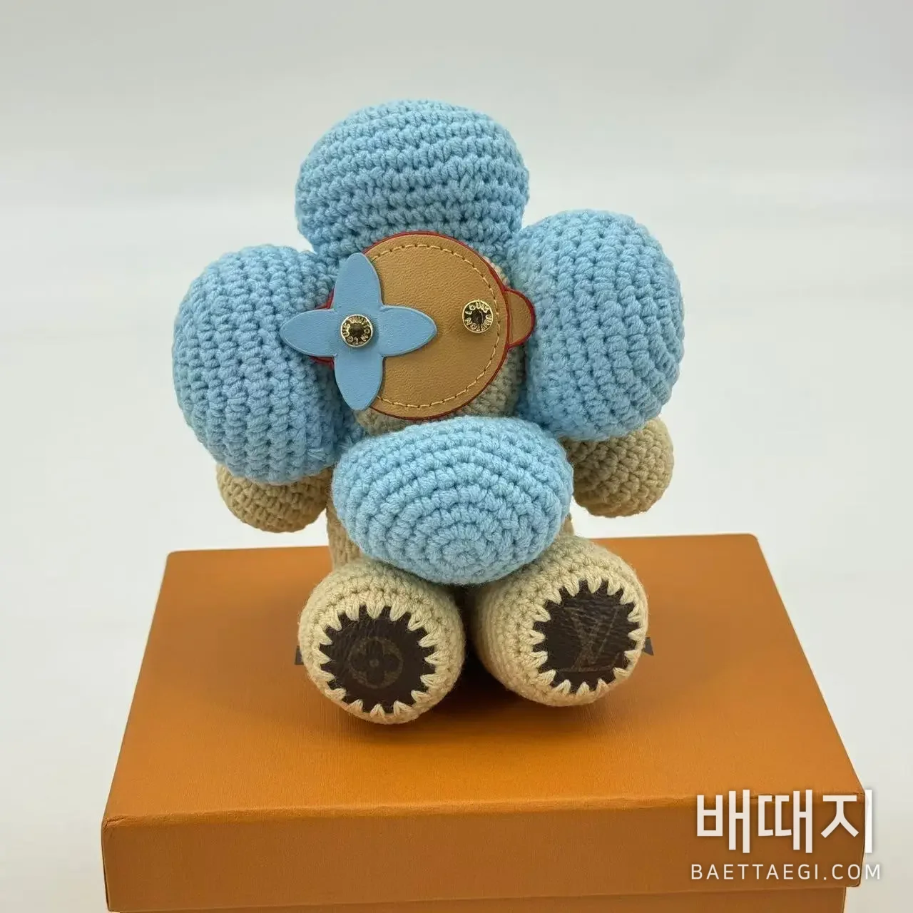 루이비통 비비안 해바라기 인형 키체인 참 키링 117816 Louis Vuitton Accessories 검수사진 5