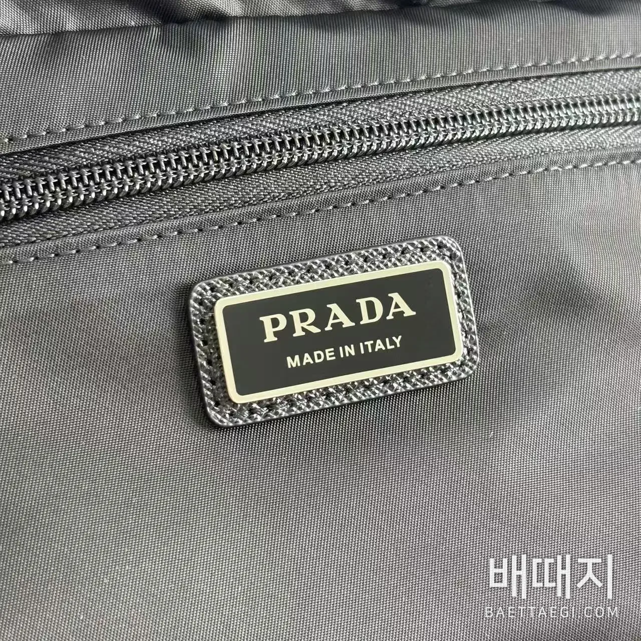 프라다 1v811 바이커 미듐 (사슬) 검수사진 2