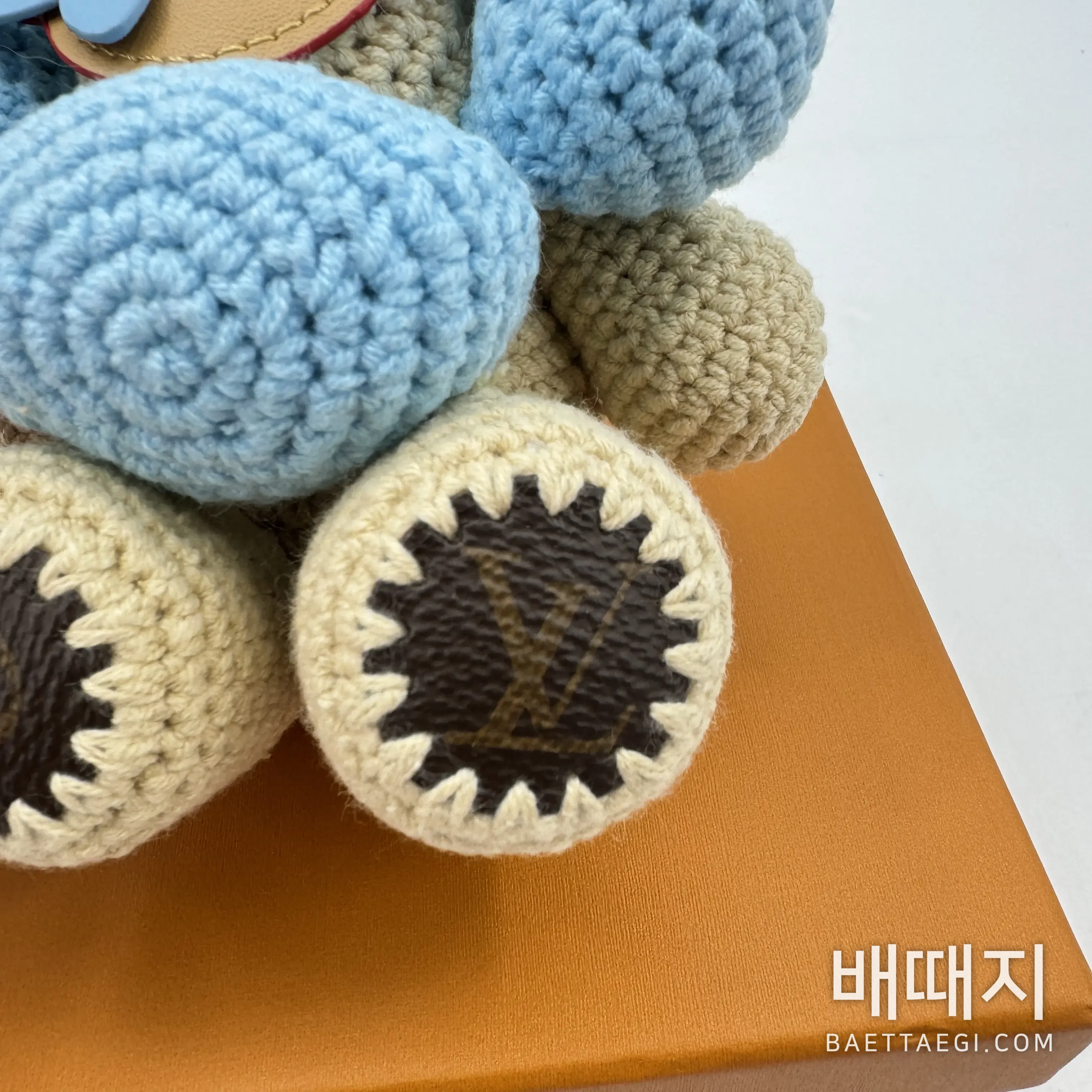 루이비통 비비안 해바라기 인형 키체인 참 키링 117816 Louis Vuitton Accessories 검수사진 9