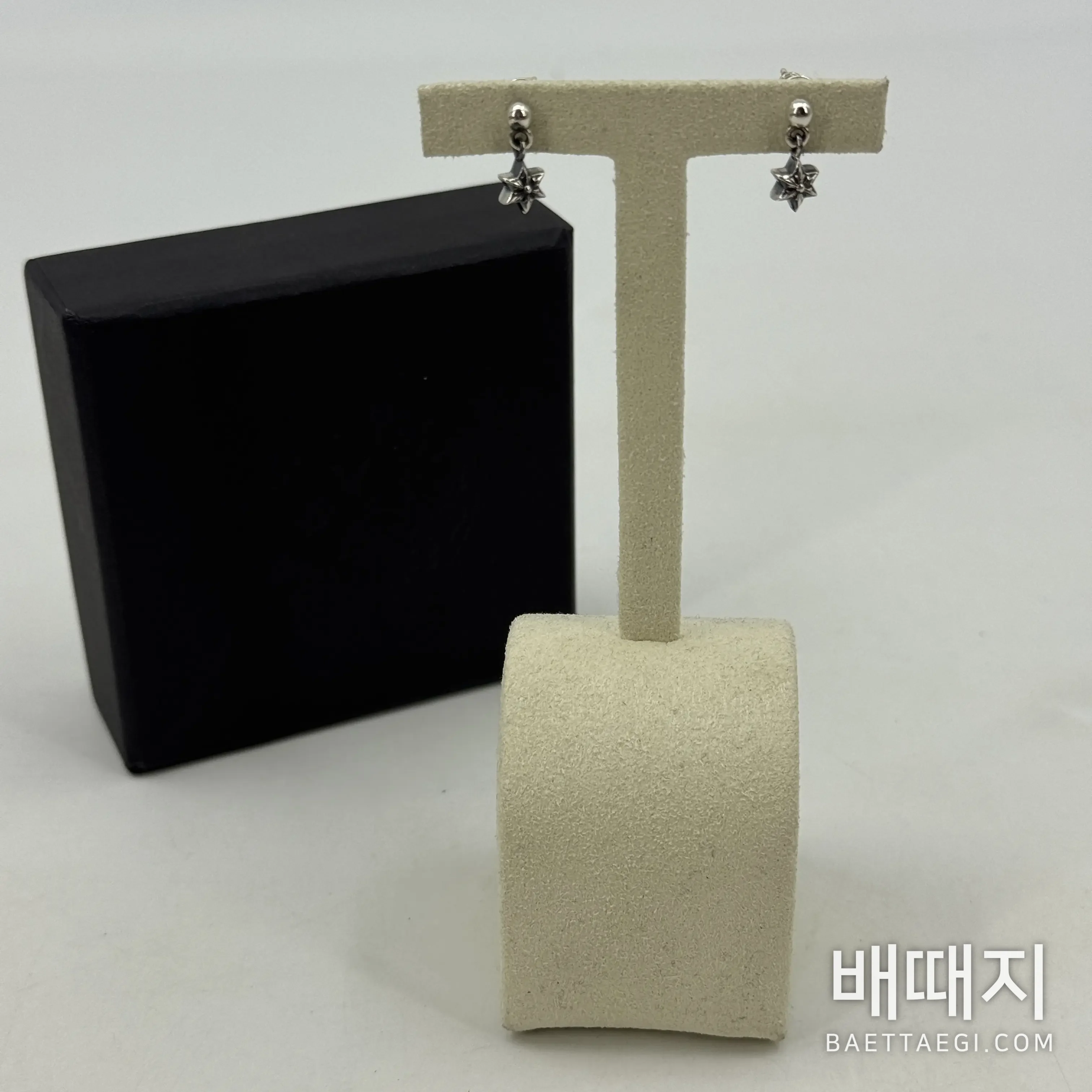 크롬하츠 925 실버 육각별 귀걸이 검수사진 2