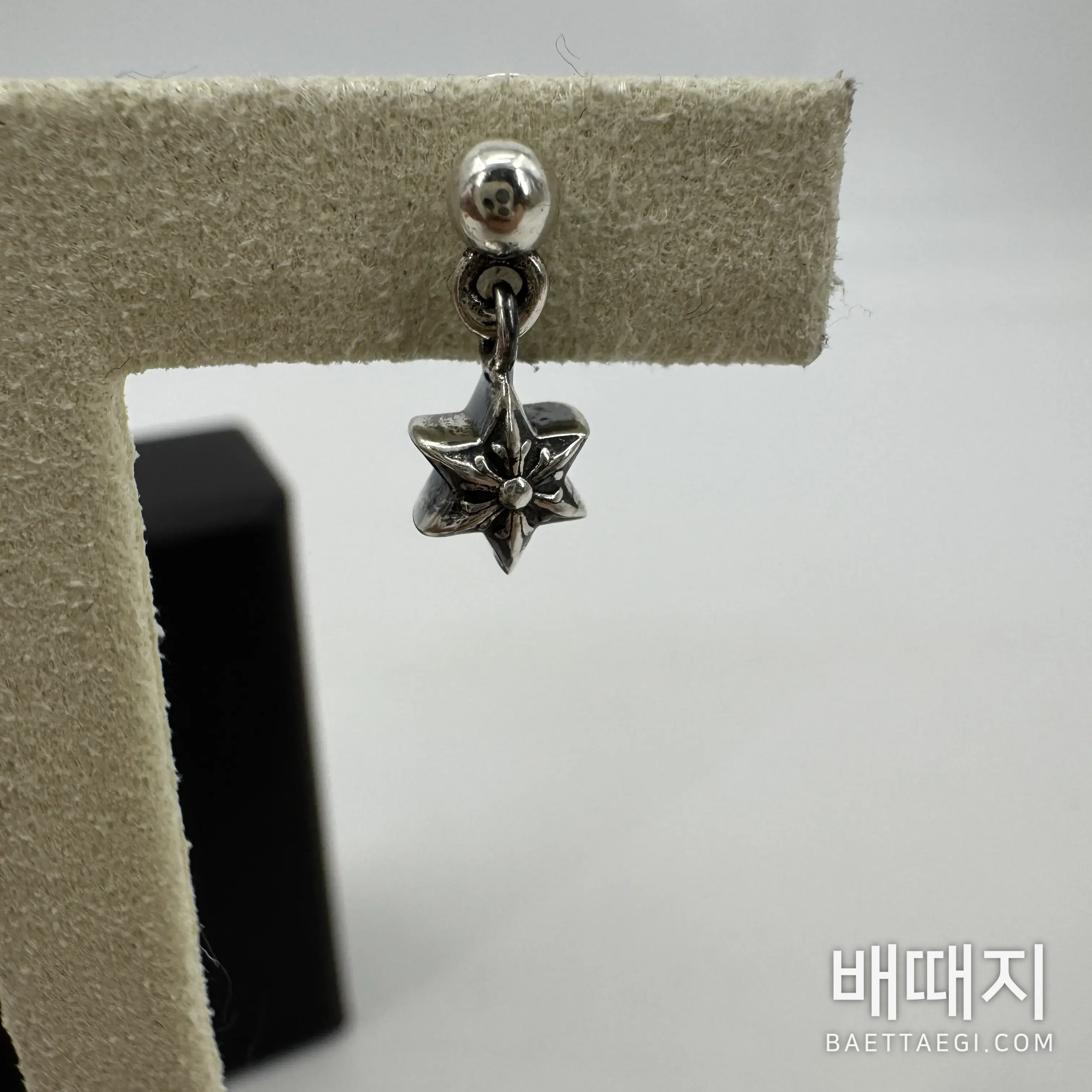 크롬하츠 925 실버 육각별 귀걸이 검수사진 3
