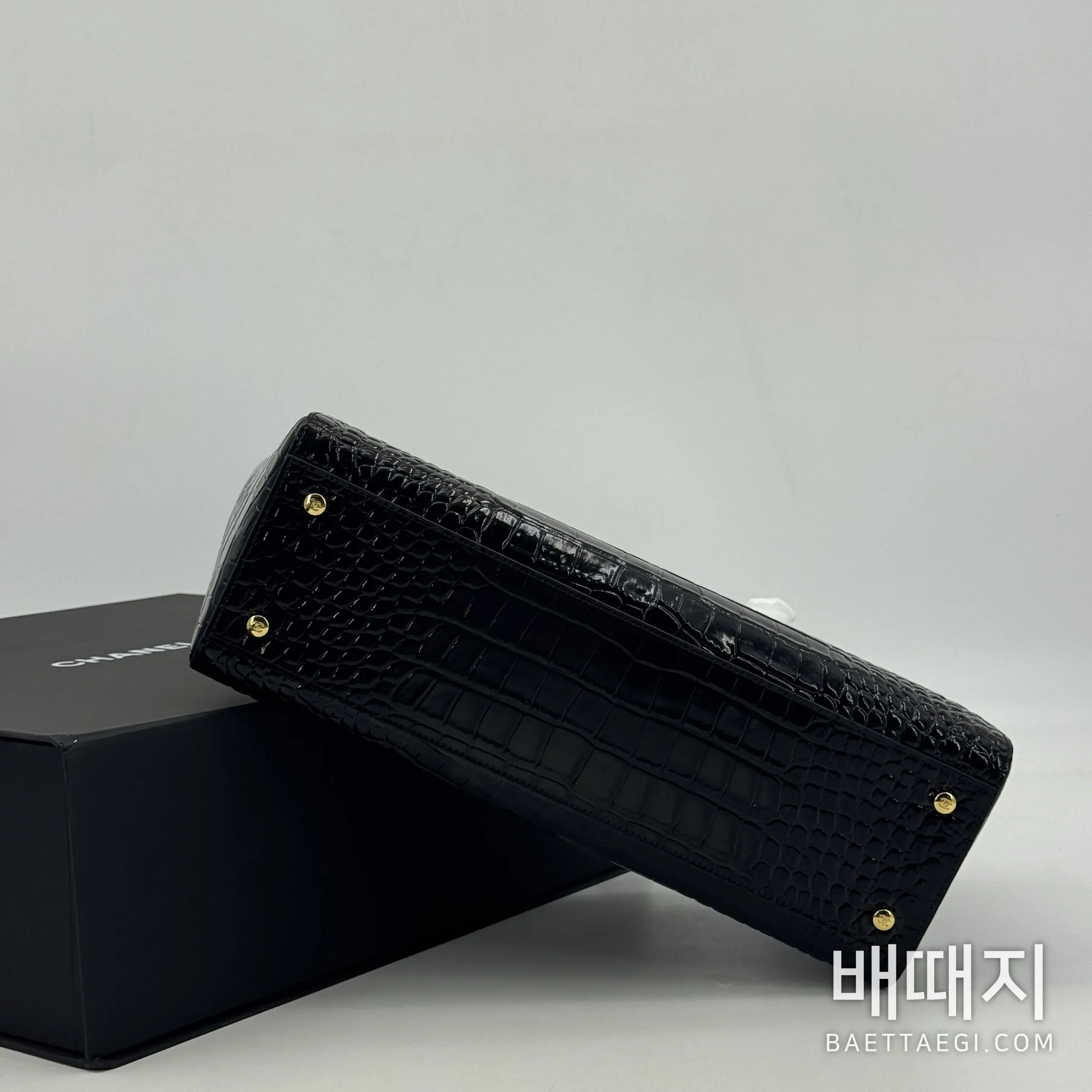 샤넬 크로커다일 스킨 토트백 검수사진 5