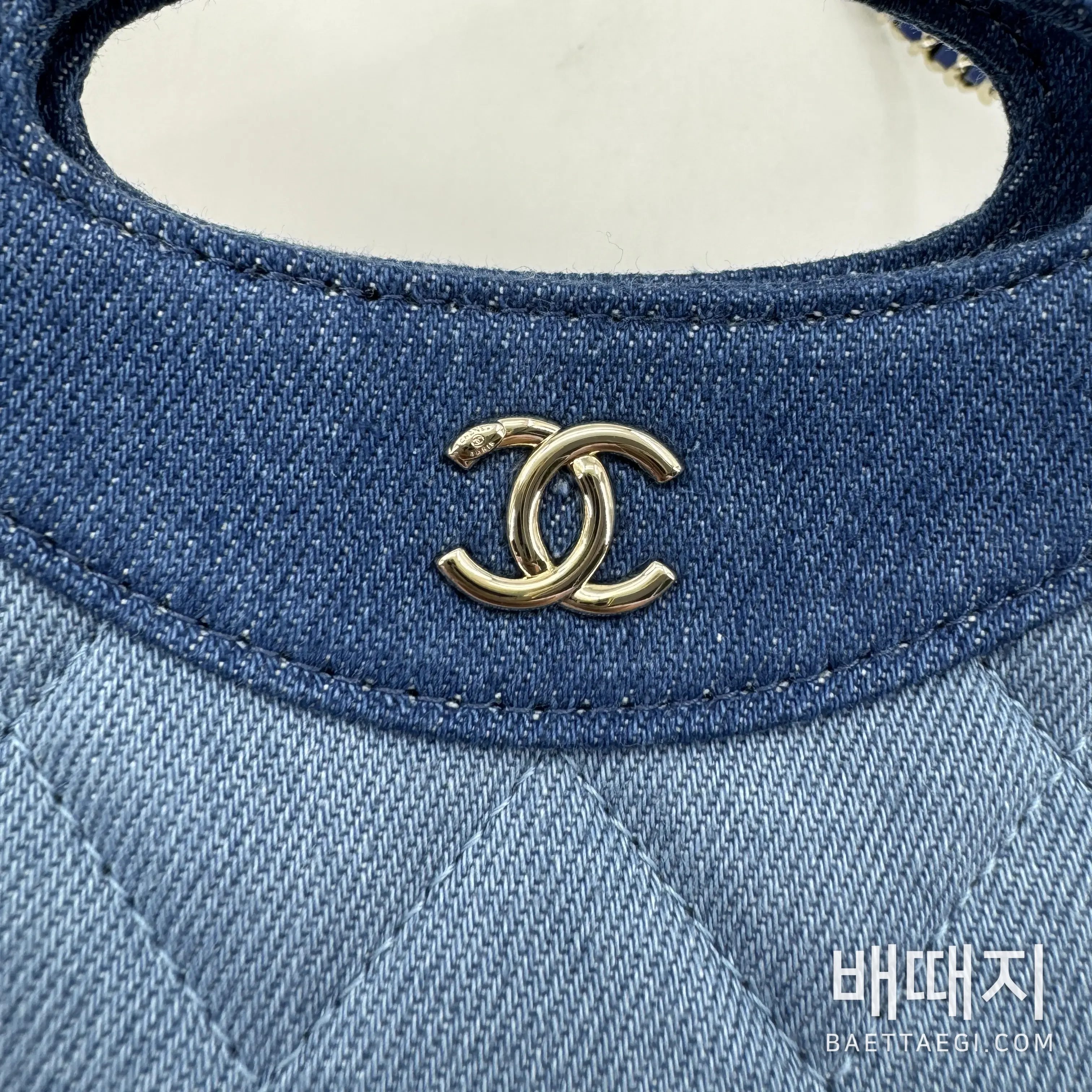 샤넬 라이트 블루 데님 퀼팅 숄더백 검수사진 4