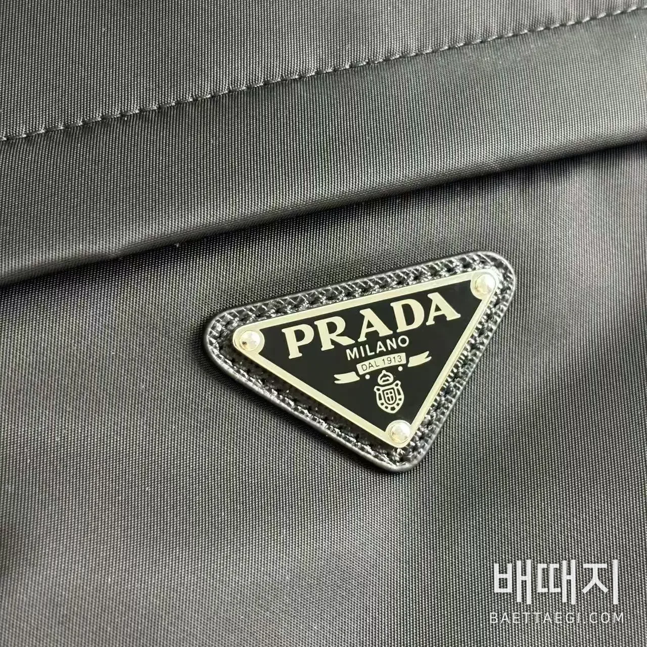 프라다 1v811 바이커 미듐 (사슬) 검수사진 16