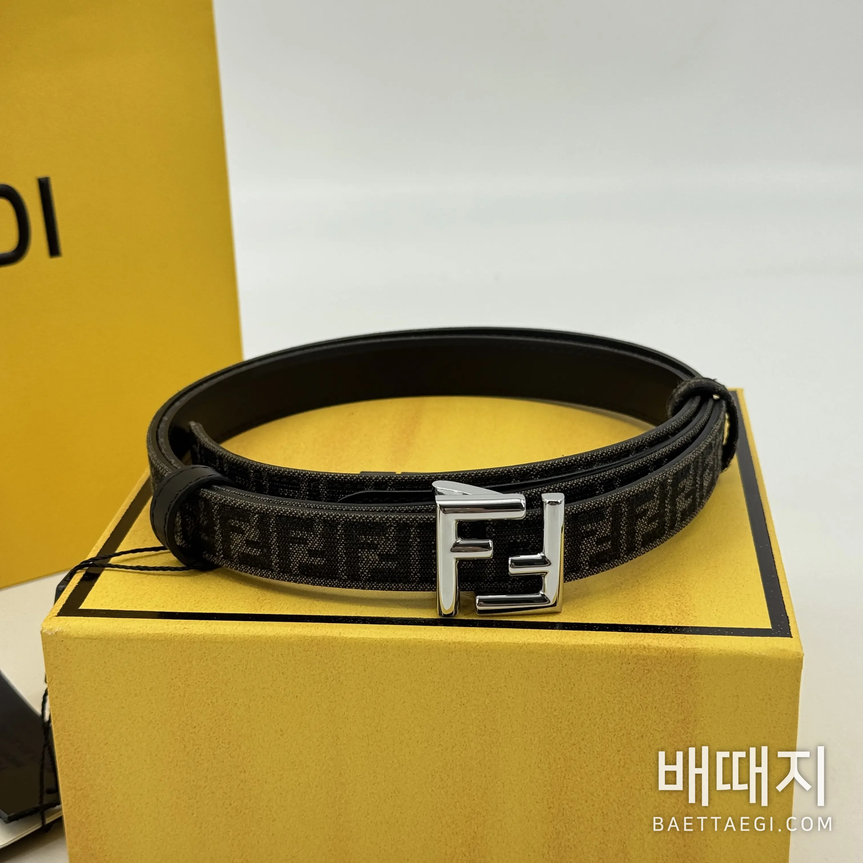 펜디 모노그램 F로고 가죽 벨트 검수사진 2