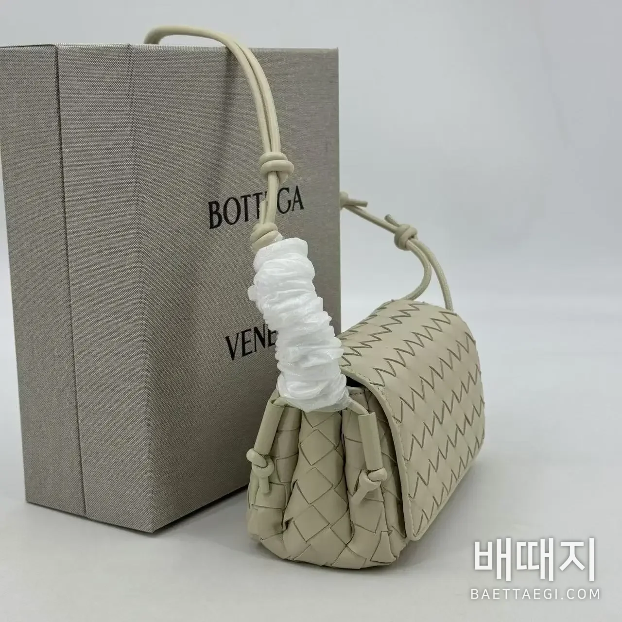 보테가베네타 노투르노 인트레치아토 램스킨 크로스바디백 843893 5665 검수사진 4