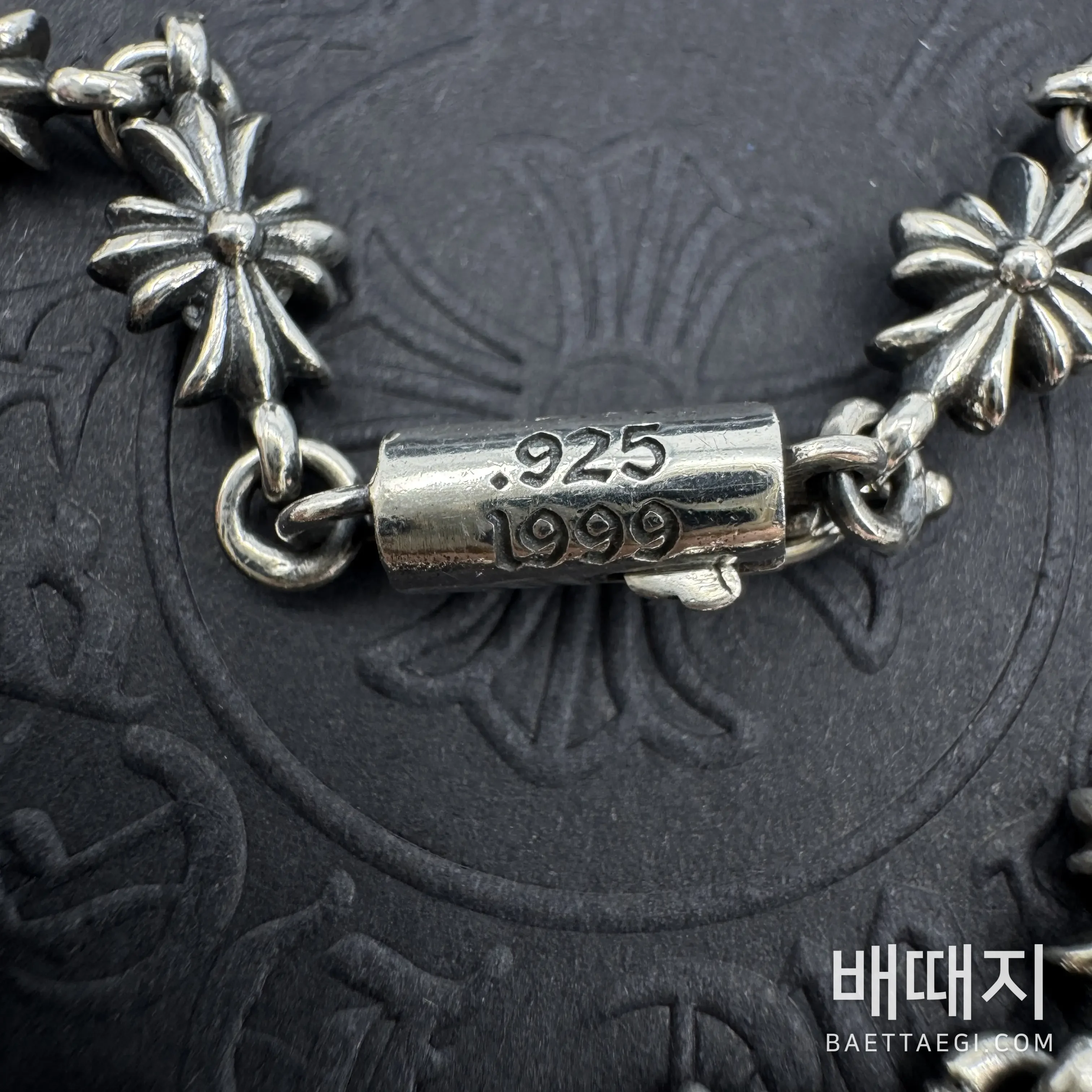 크롬하츠 크로스 엠보싱 팔찌 (순은)61905 검수사진 5