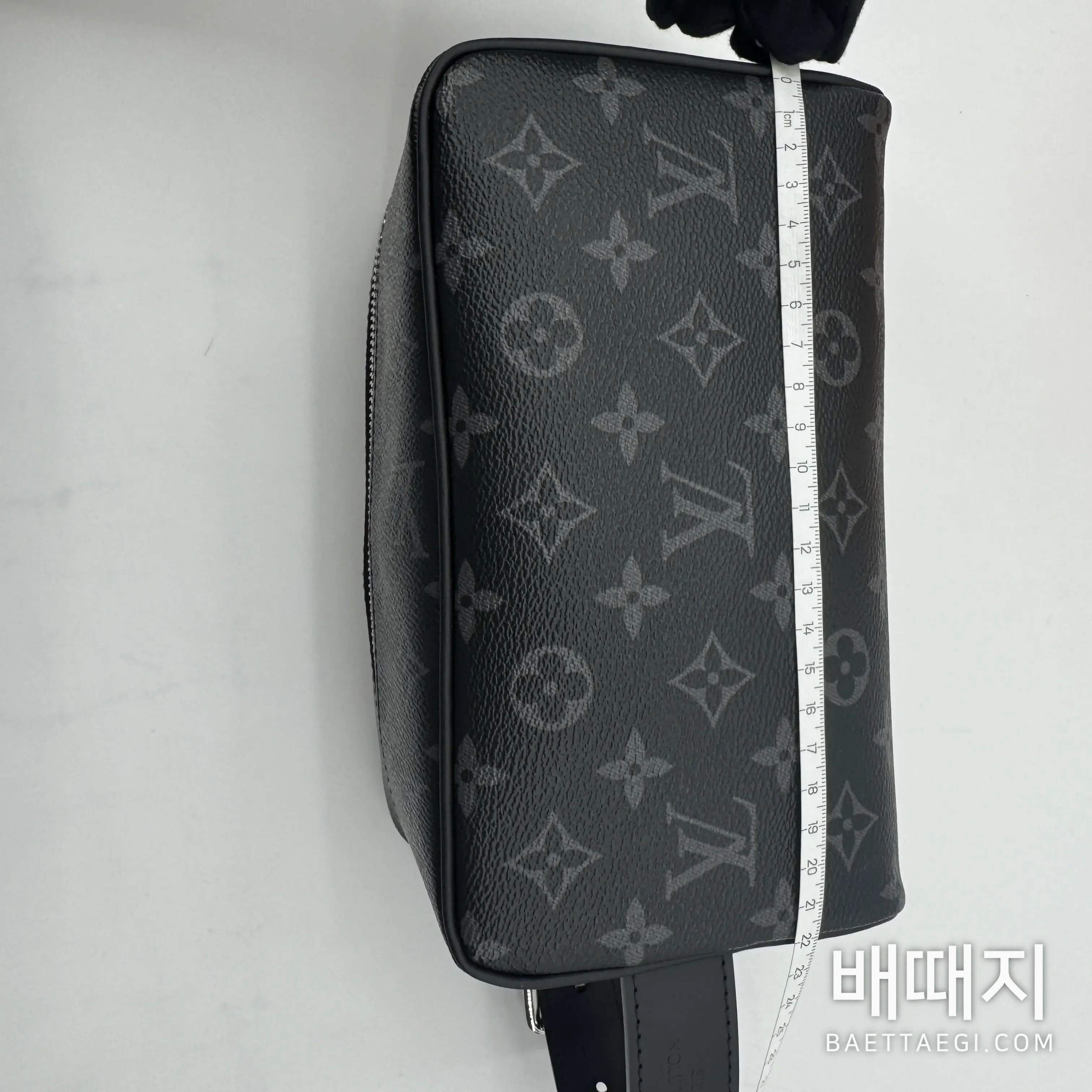 루이비통 록커 도프킷 모노그램 에클립스 가방 M83113 검수사진 15