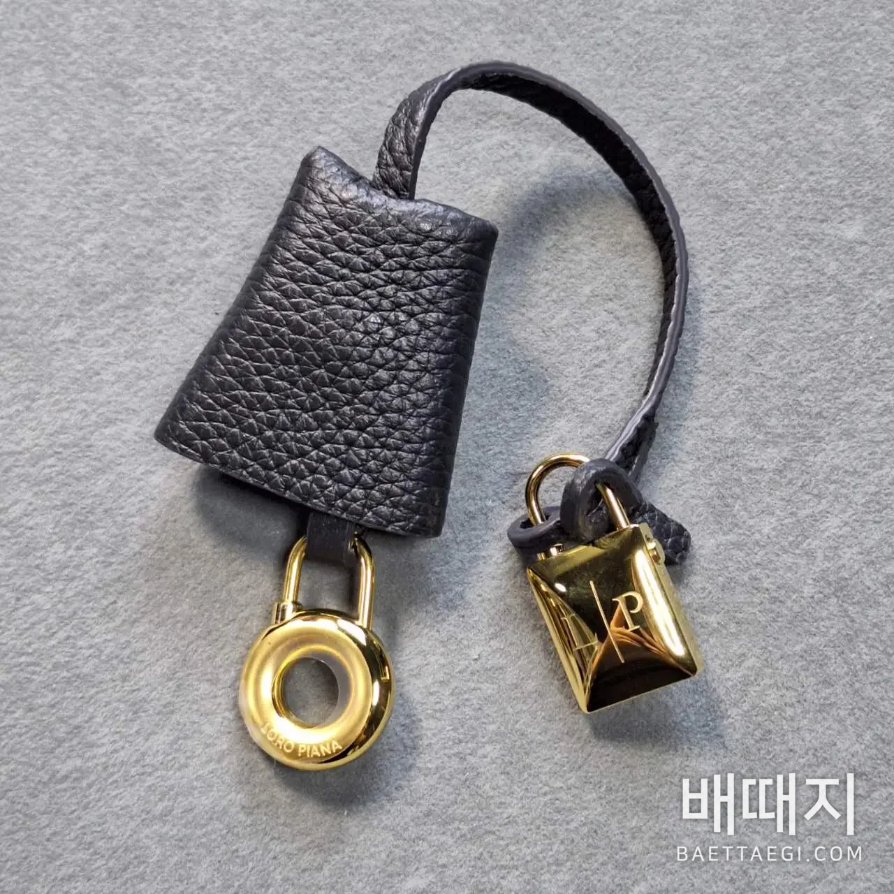 로로피아나 니들 탈착 숄더 스트랩 핸드백 검수사진 3