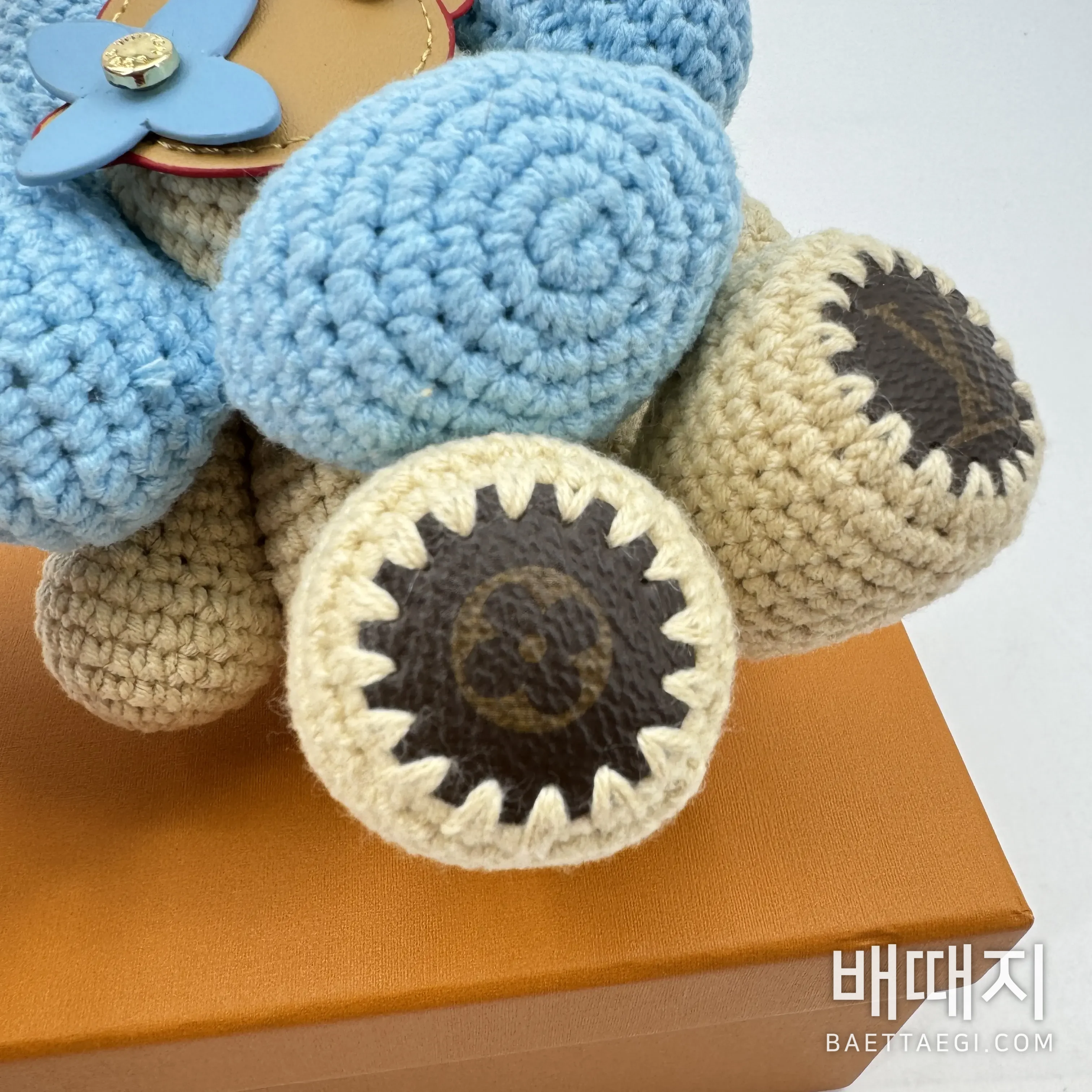 루이비통 비비안 해바라기 인형 키체인 참 키링 117816 Louis Vuitton Accessories 검수사진 10