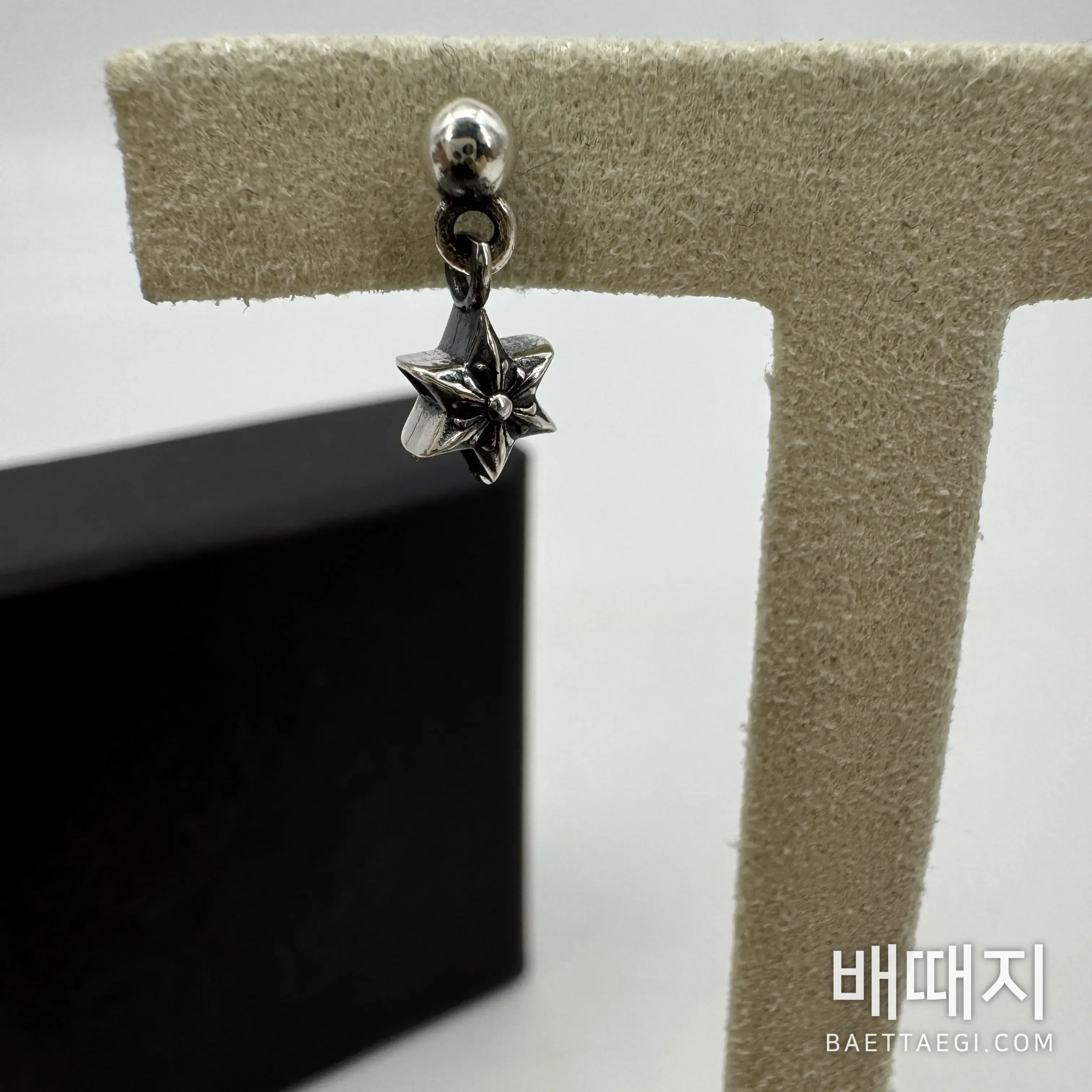 크롬하츠 925 실버 육각별 귀걸이 검수사진 4