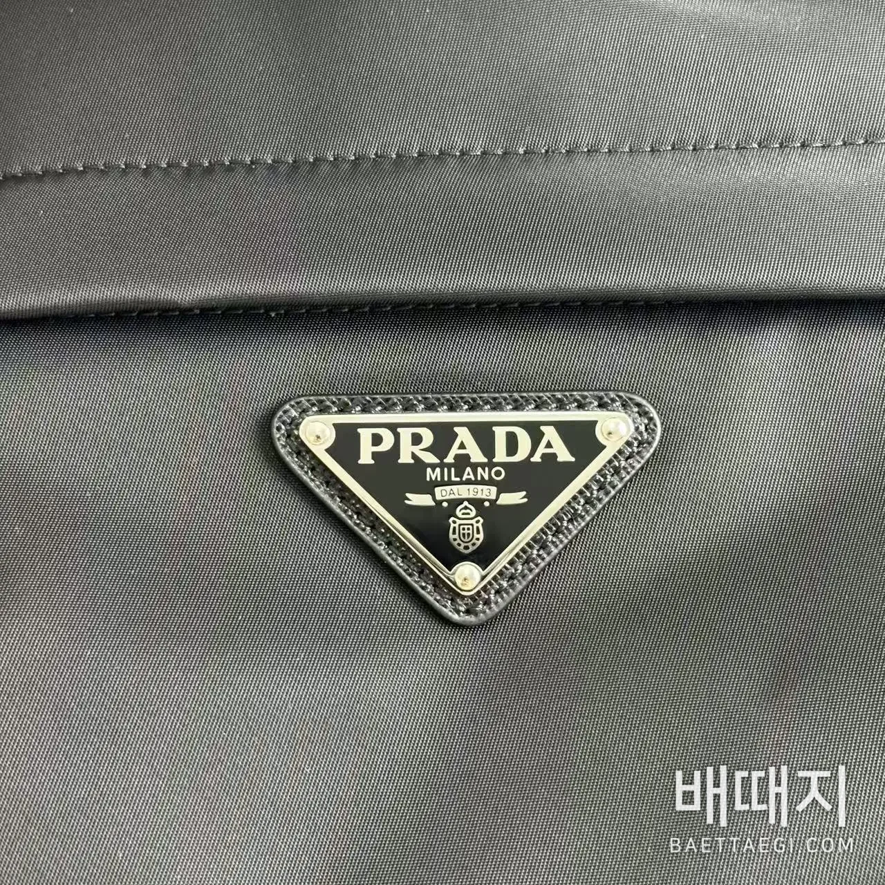 프라다 1v811 바이커 미듐 (사슬) 검수사진 15