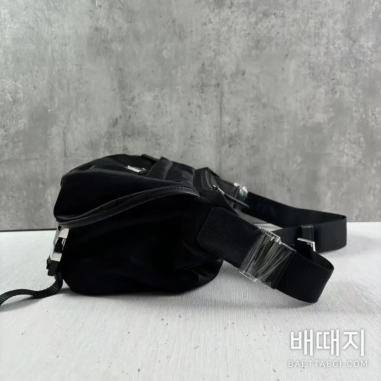 프라다 1v811 바이커 미듐 (사슬) 검수사진 10