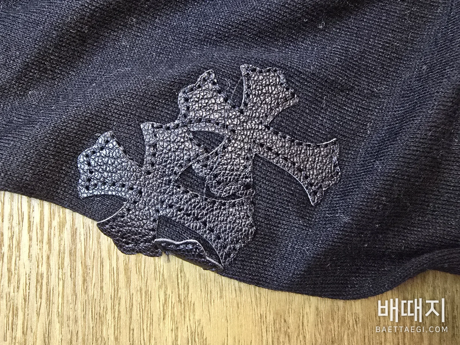 크롬하츠 크로스 스트랩 가죽 래글런 긴팔 티셔츠 129689 검수사진 13