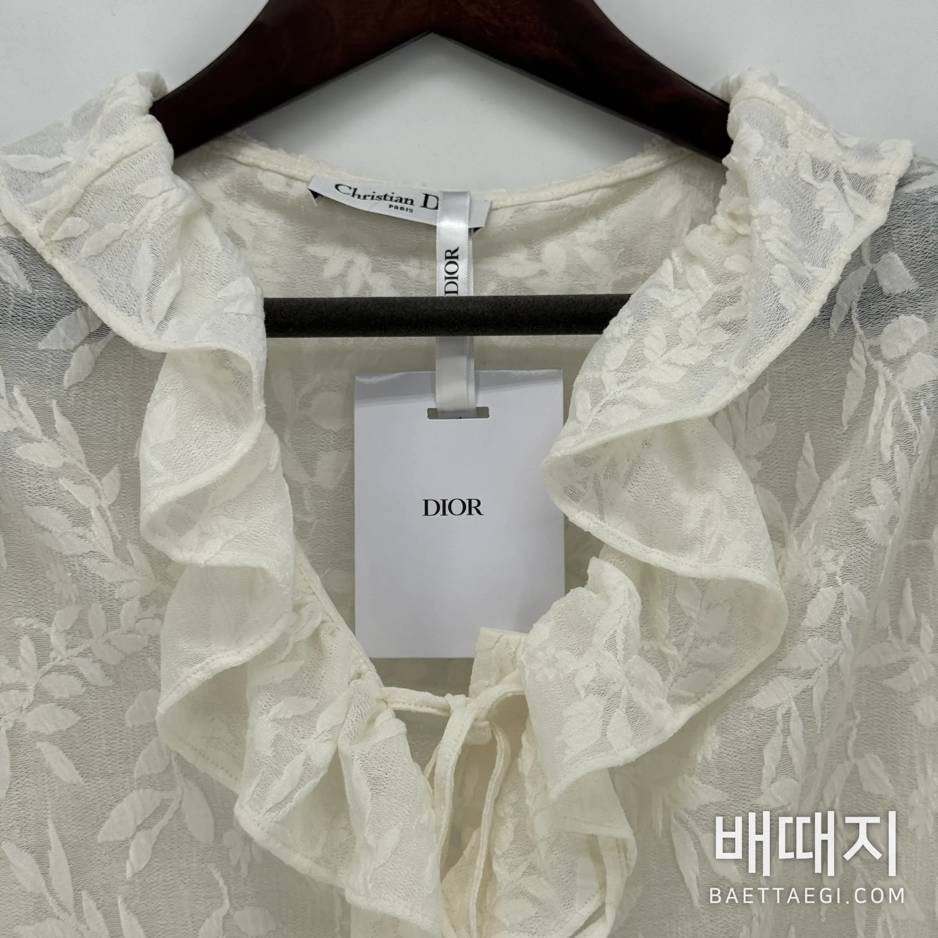 디올 프릴 디테일 브이넥 여성 셔츠 검수사진 4
