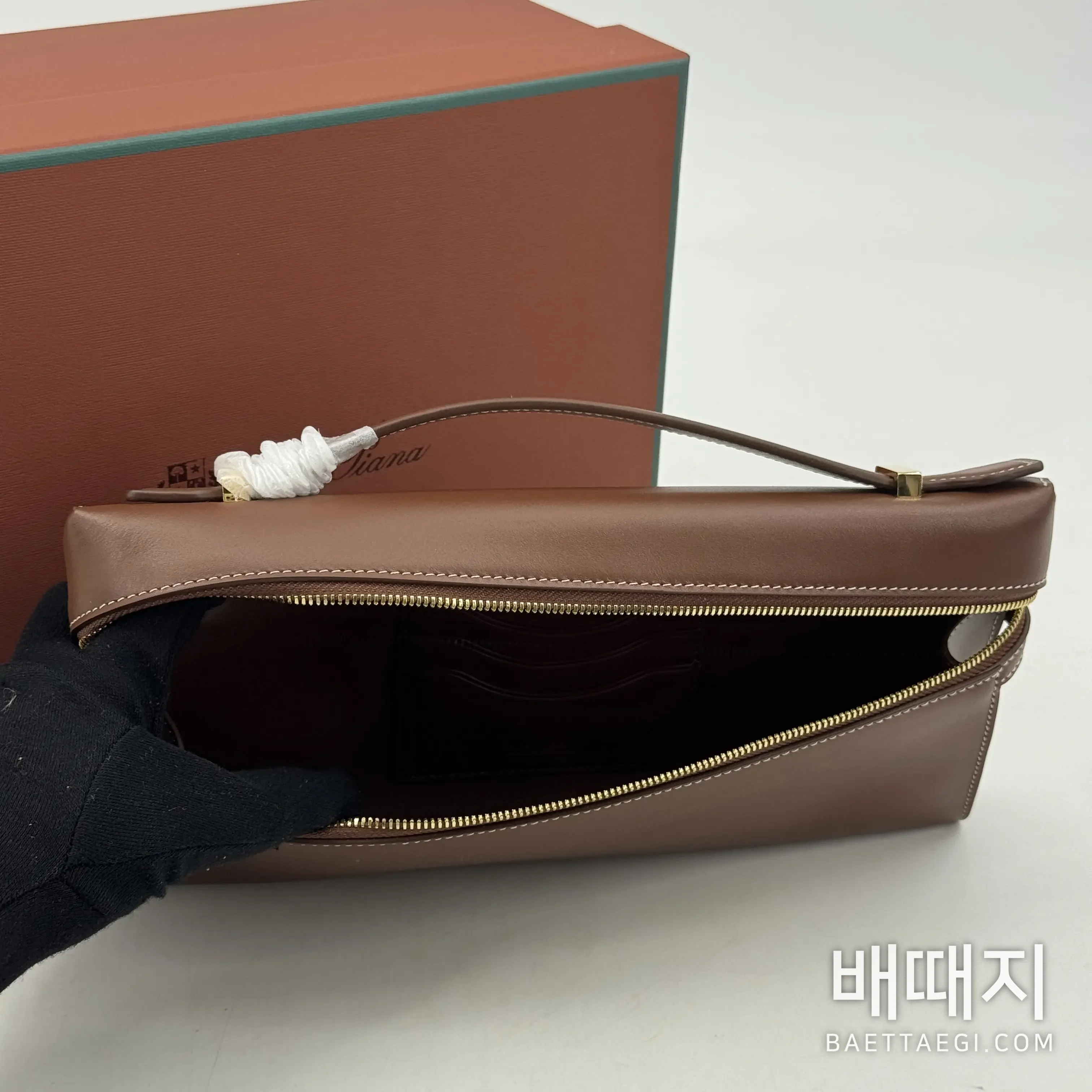 로로피아나 익스트라 새들 레더 클러치백 LP29 검수사진 7