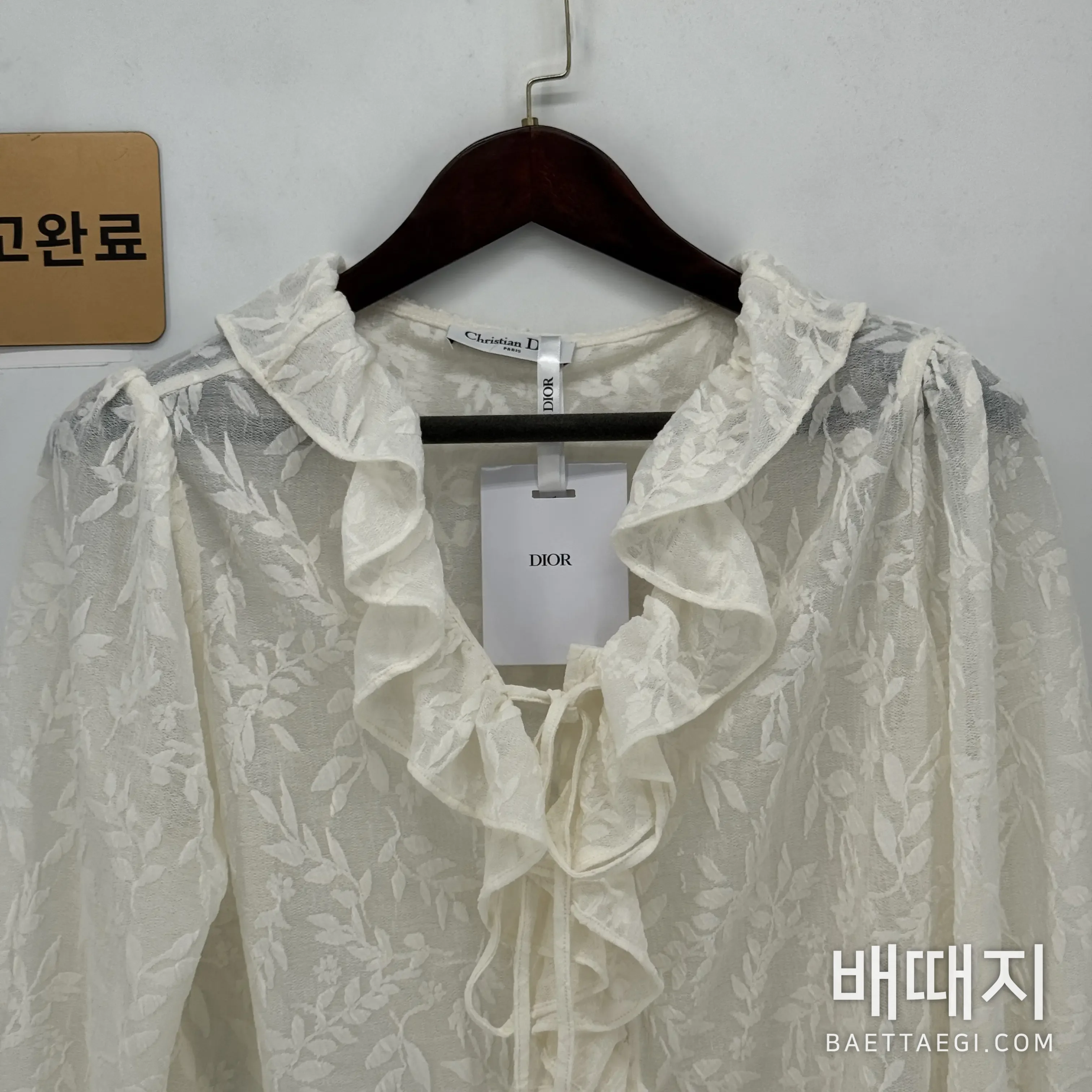 디올 프릴 디테일 브이넥 여성 셔츠 검수사진 2