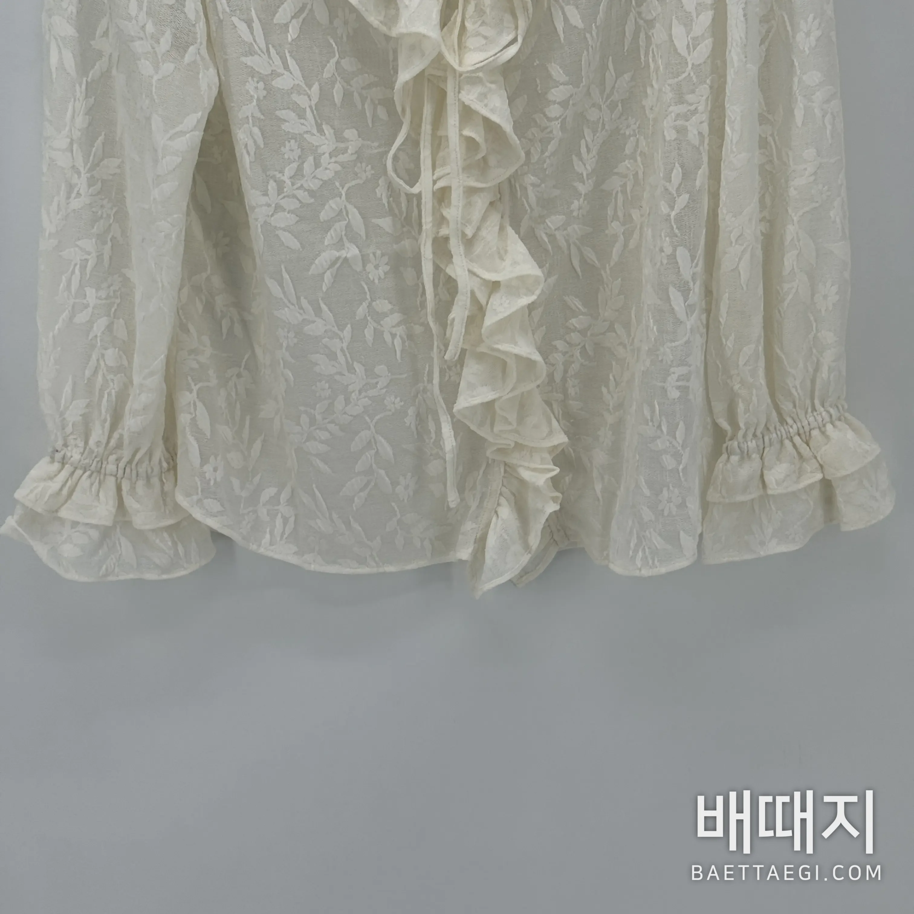 디올 프릴 디테일 브이넥 여성 셔츠 검수사진 3