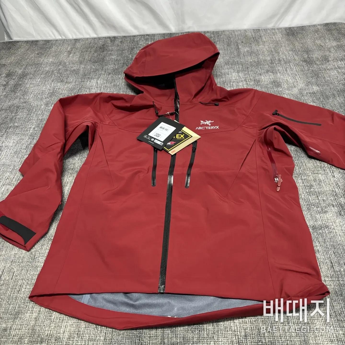 아크테릭스 [TZ] 알파 SV 자켓 7세대 보르도 레드 200143 Arc'teryx Alpha SV Jacket 7 Podol Red 검수사진 1