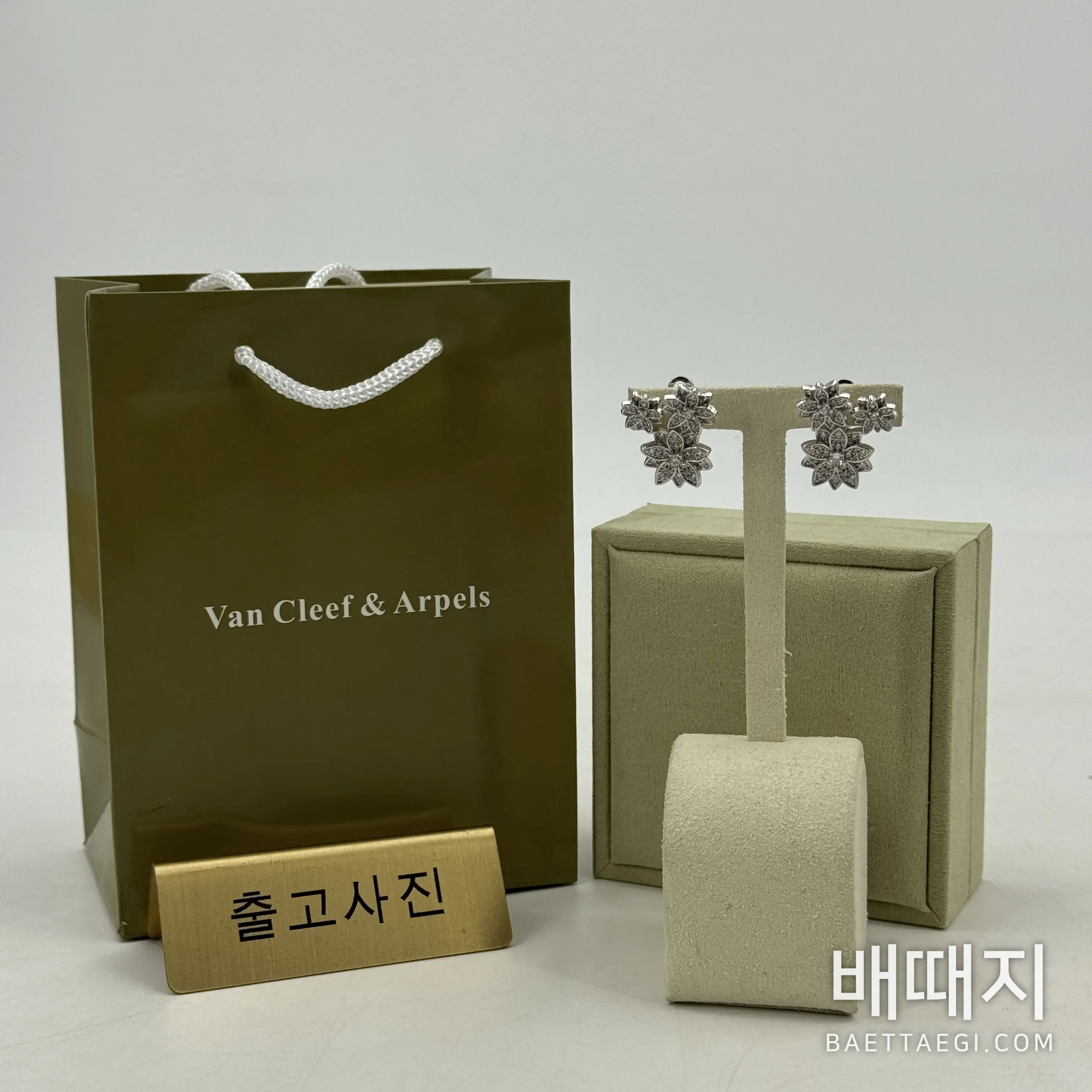 반클리프앤아펠 스리 로터스 스털링 실버 귀걸이 검수사진 2