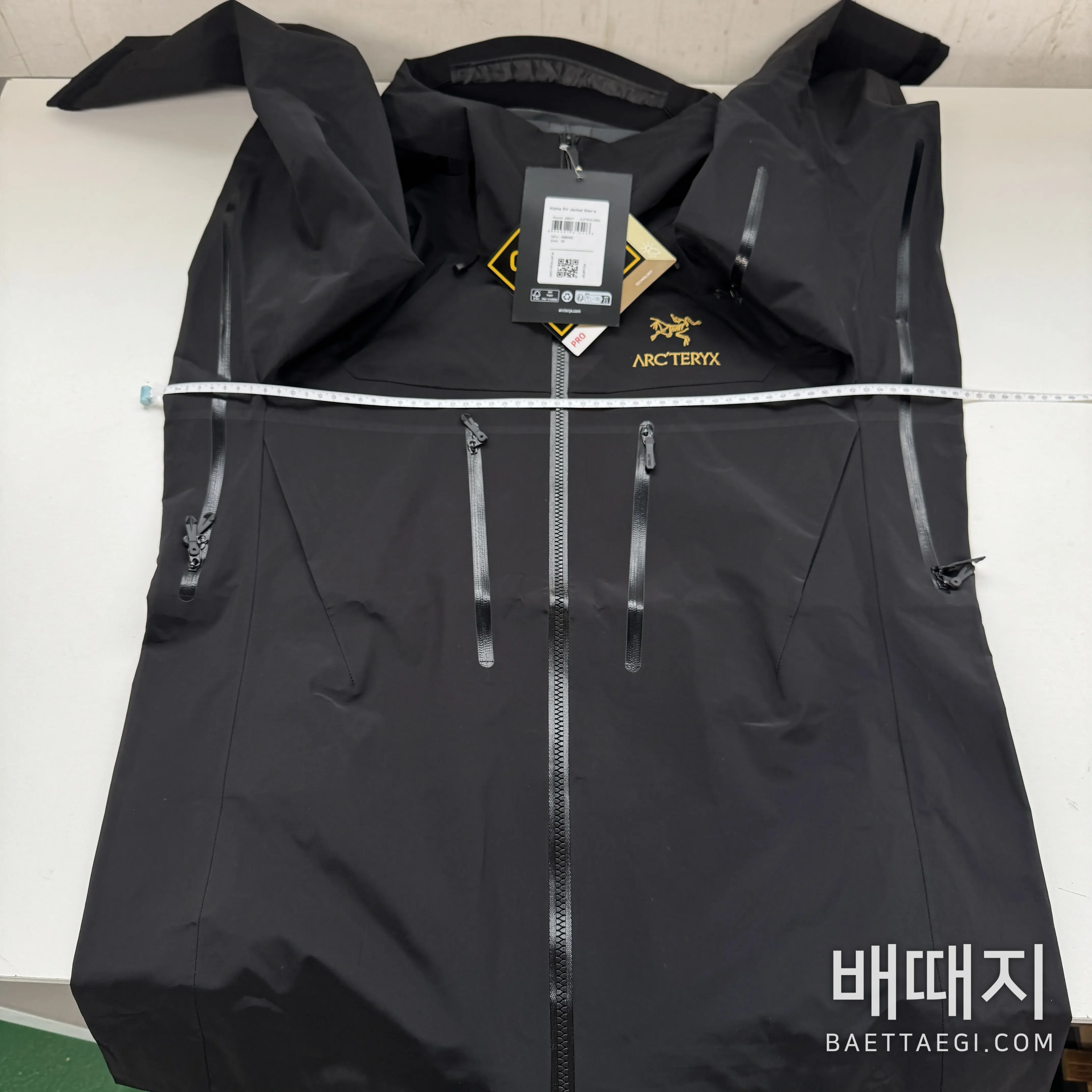 아크테릭스 [TZ] 알파 SV 자켓 6세대 블랙 골드 200130 Arc'teryx Alpha SV Jacket 6 24K Black 검수사진 2