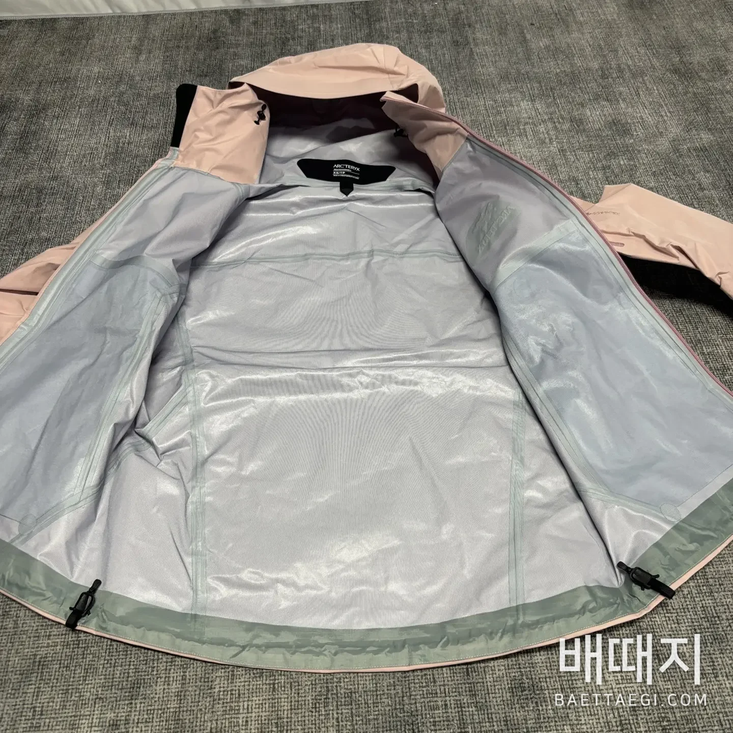 아크테릭스 [TZ] 베타 LT 자켓 핑크 200142 Arc'teryx Beta LT Jacket Lucky Fans 검수사진 2