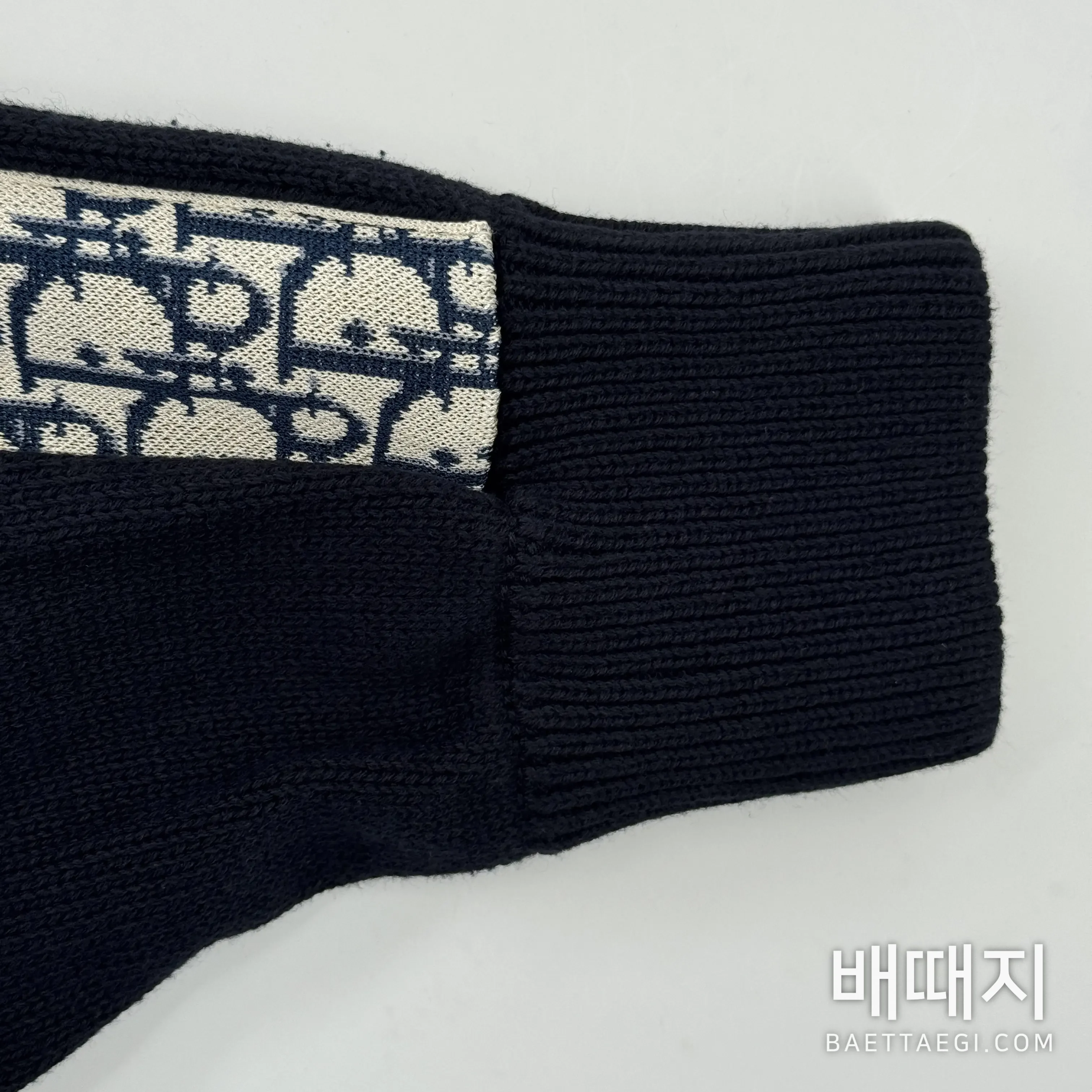 디올 사이드 레터 자카드 니트 검수사진 4