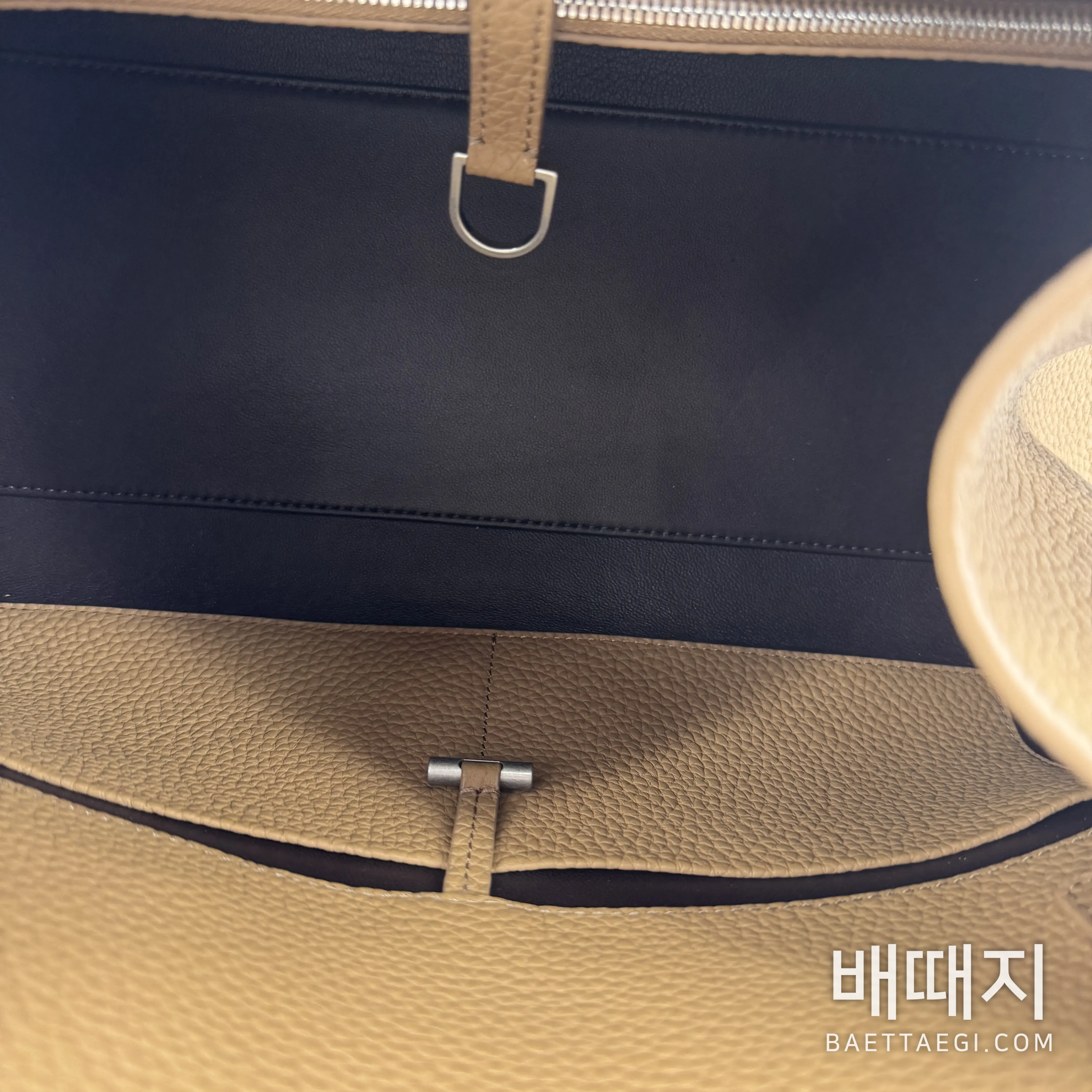 더로우 코코넛 가죽 숄더백 검수사진 3