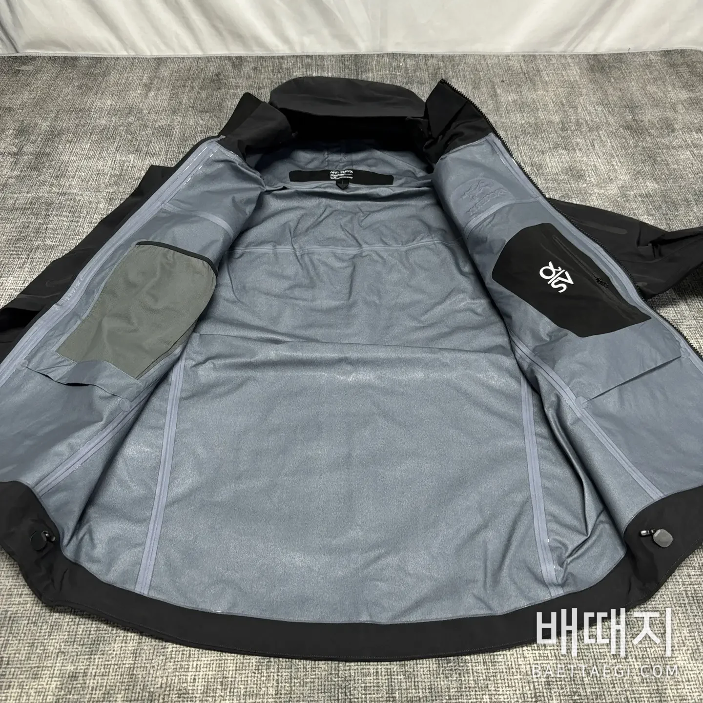 아크테릭스 [TZ] 알파 SV 자켓 7세대 블랙 200136 Arc'teryx Alpha SV Jacket 7 Black 검수사진 5