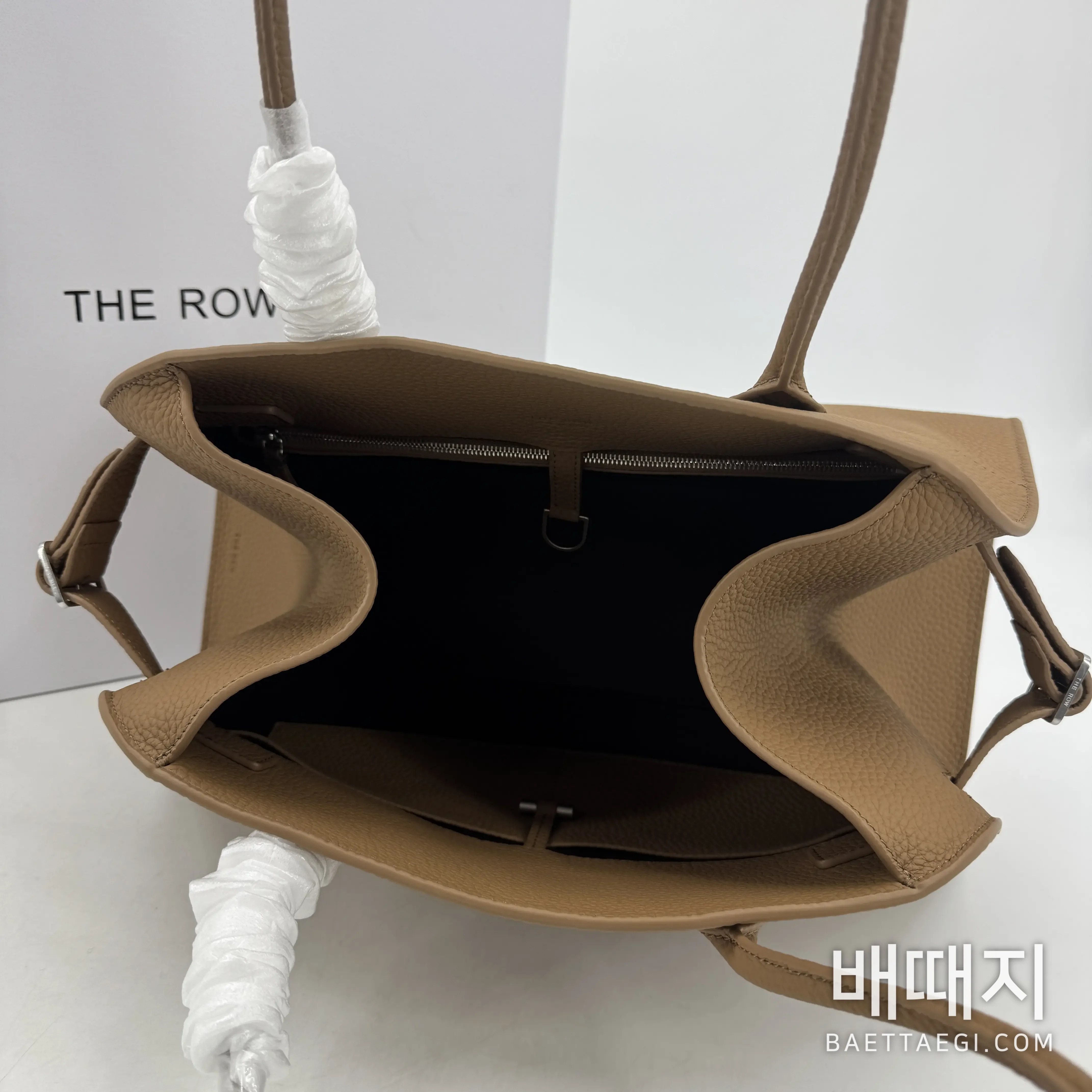더로우 코코넛 가죽 숄더백 검수사진 4