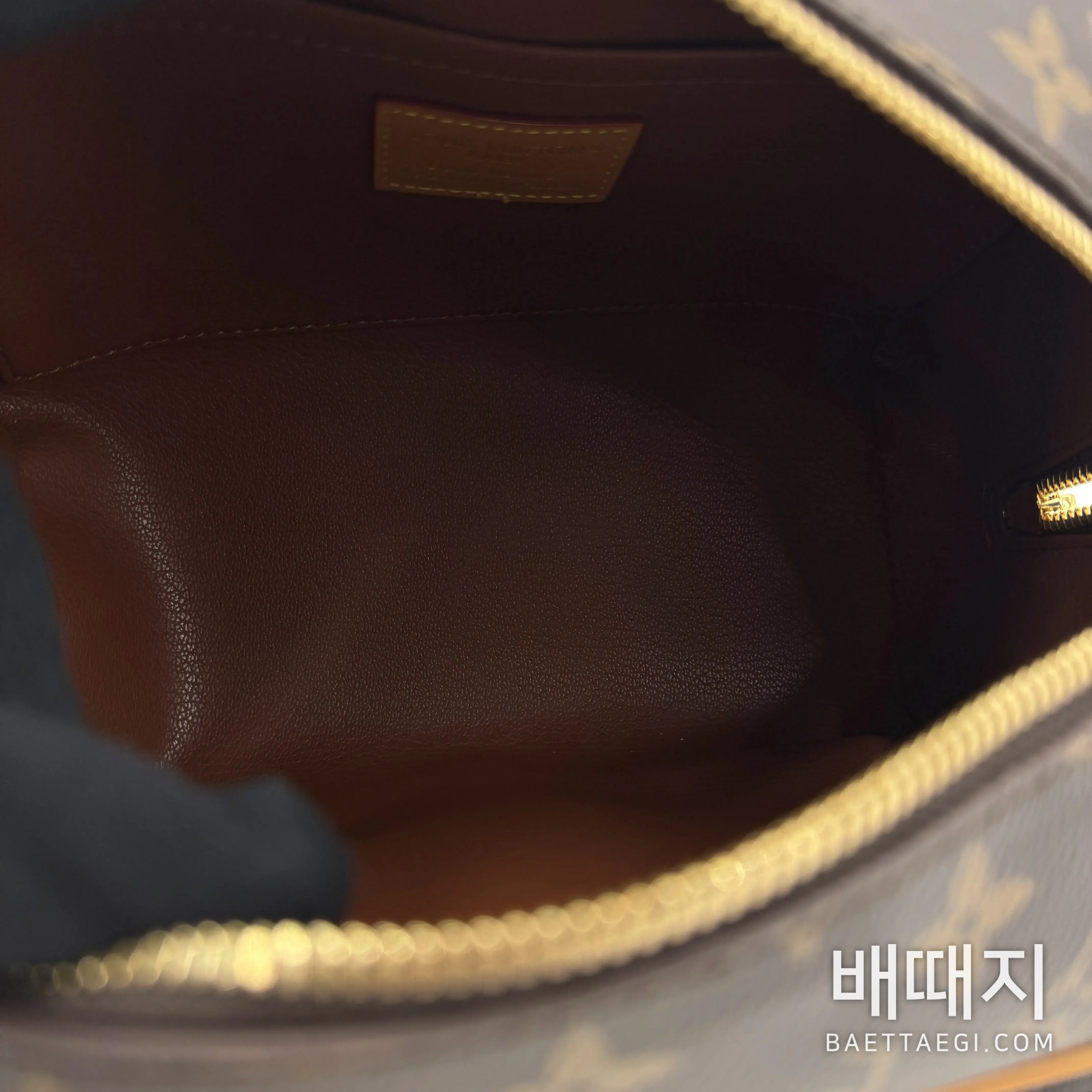 루이비통 락커 돕 키트 카고 가방 M2A501 검수사진 6