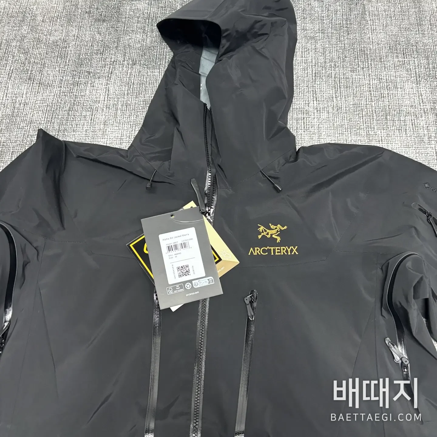 아크테릭스 [TZ] 알파 SV 자켓 6세대 블랙 골드 200130 Arc'teryx Alpha SV Jacket 6 24K Black 검수사진 5