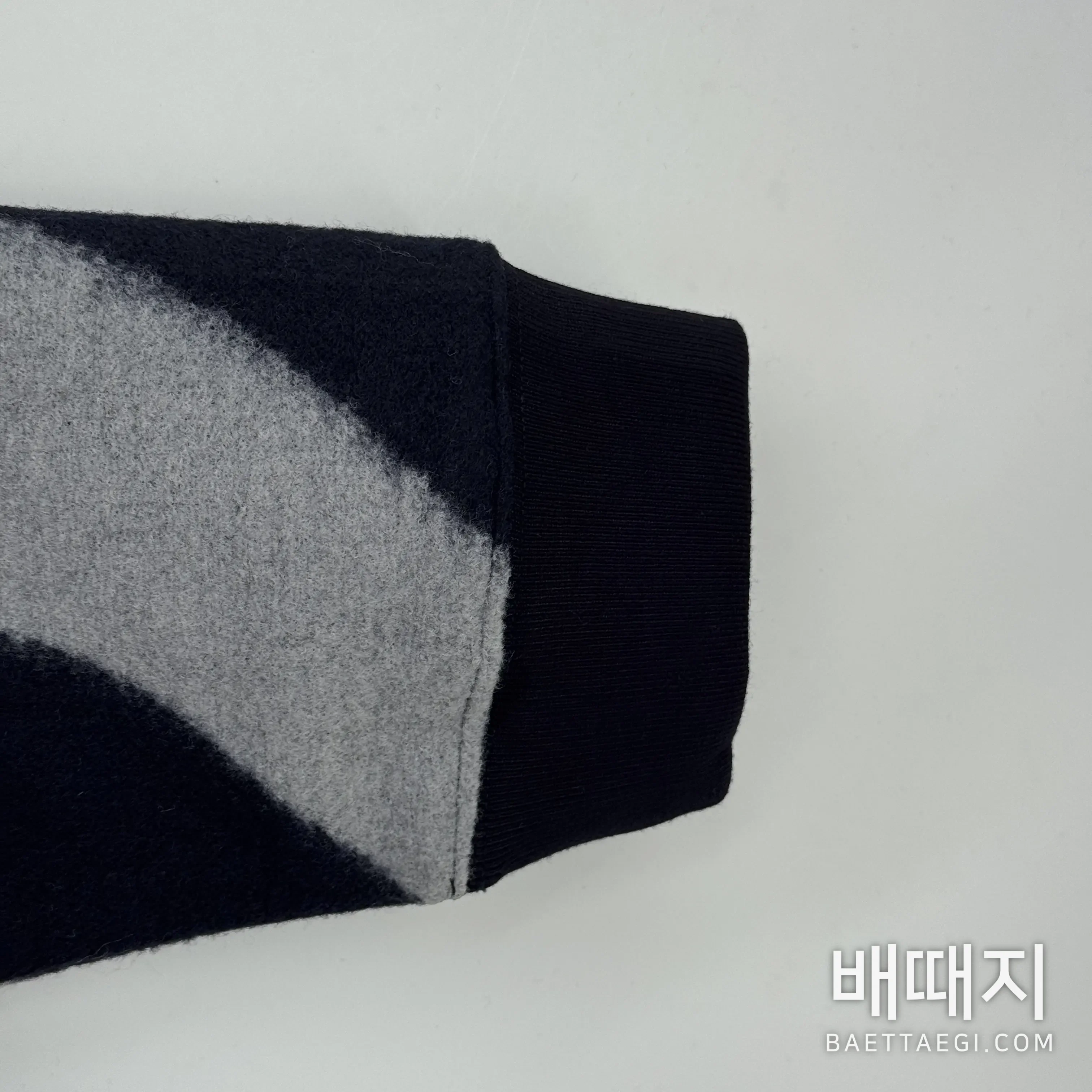 로에베 아나그램 자카드 울 니트 검수사진 4