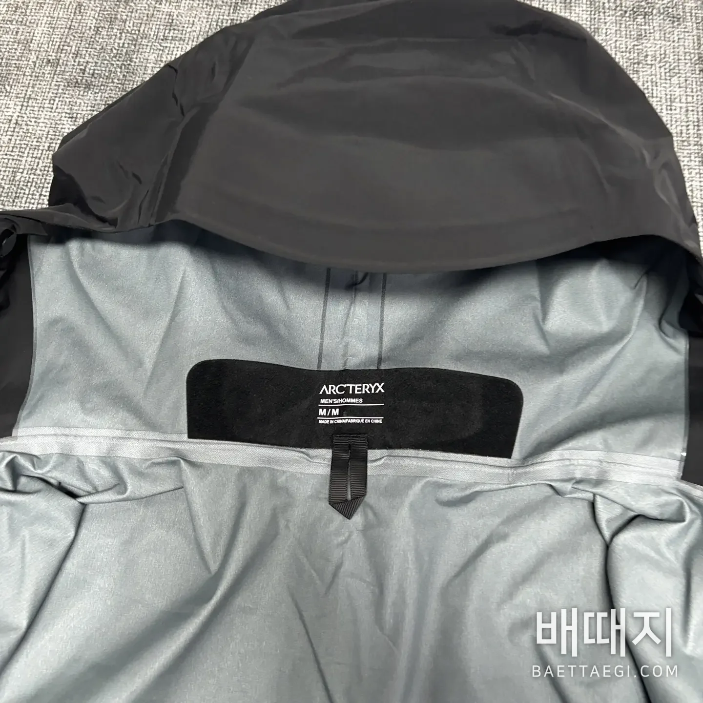 아크테릭스 [TZ] 알파 SV 자켓 6세대 블랙 골드 200130 Arc'teryx Alpha SV Jacket 6 24K Black 검수사진 4