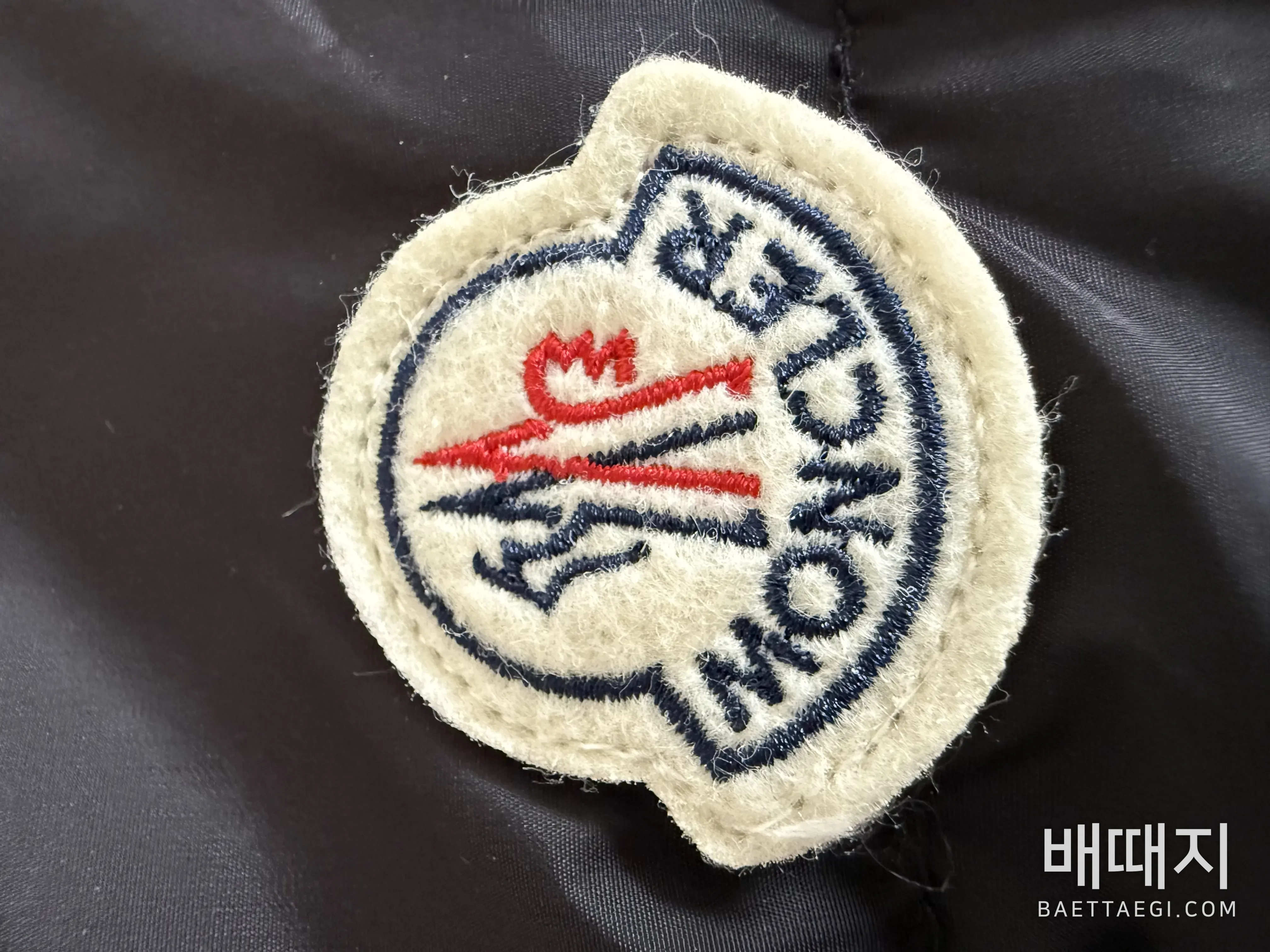 몽클레르 페이크 퍼 카라 중기장 여성 패딩 재킷 202703 검수사진 7