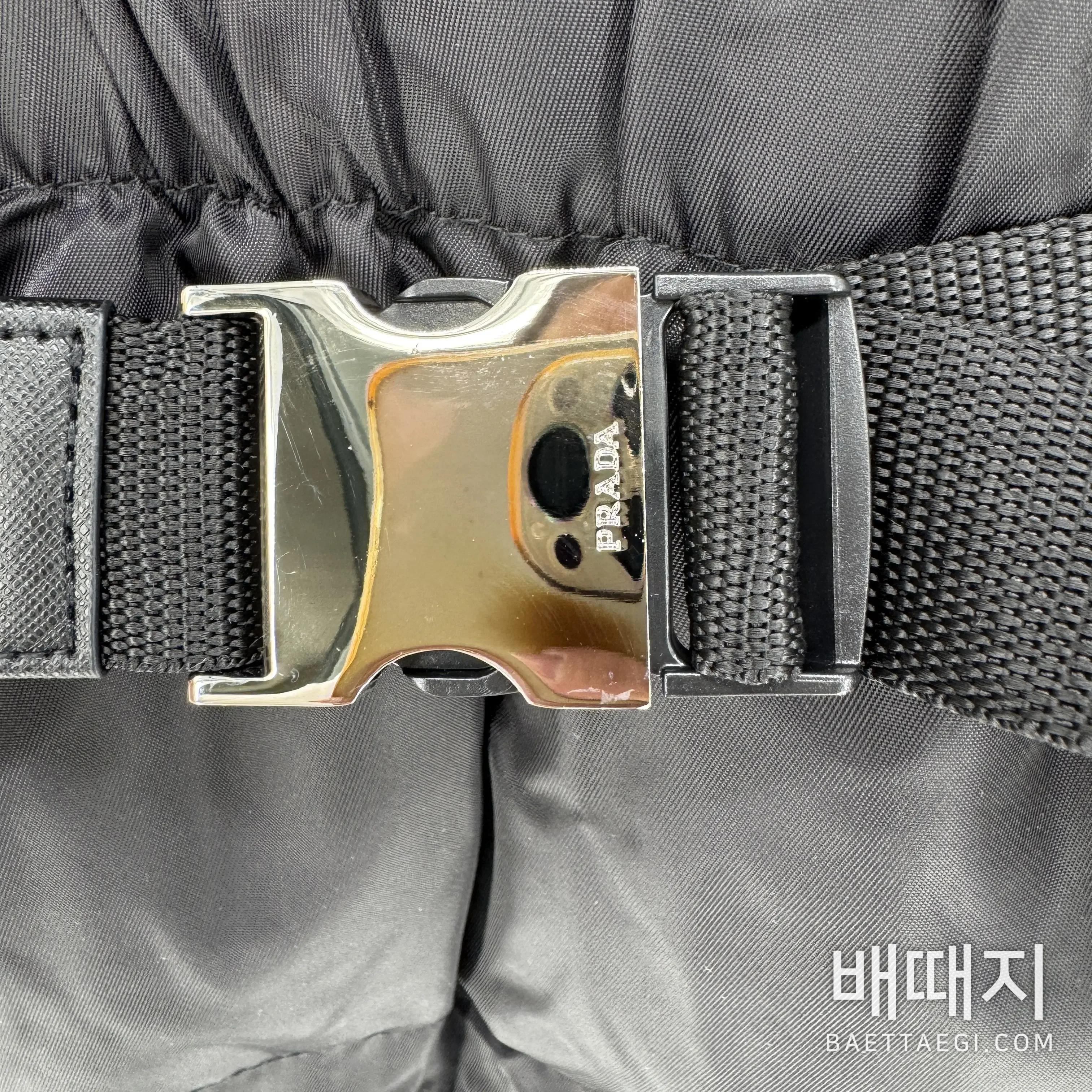 프라다 분리형 허리 파우치 구스다운 후드 슬림 자켓 195077 검수사진 6