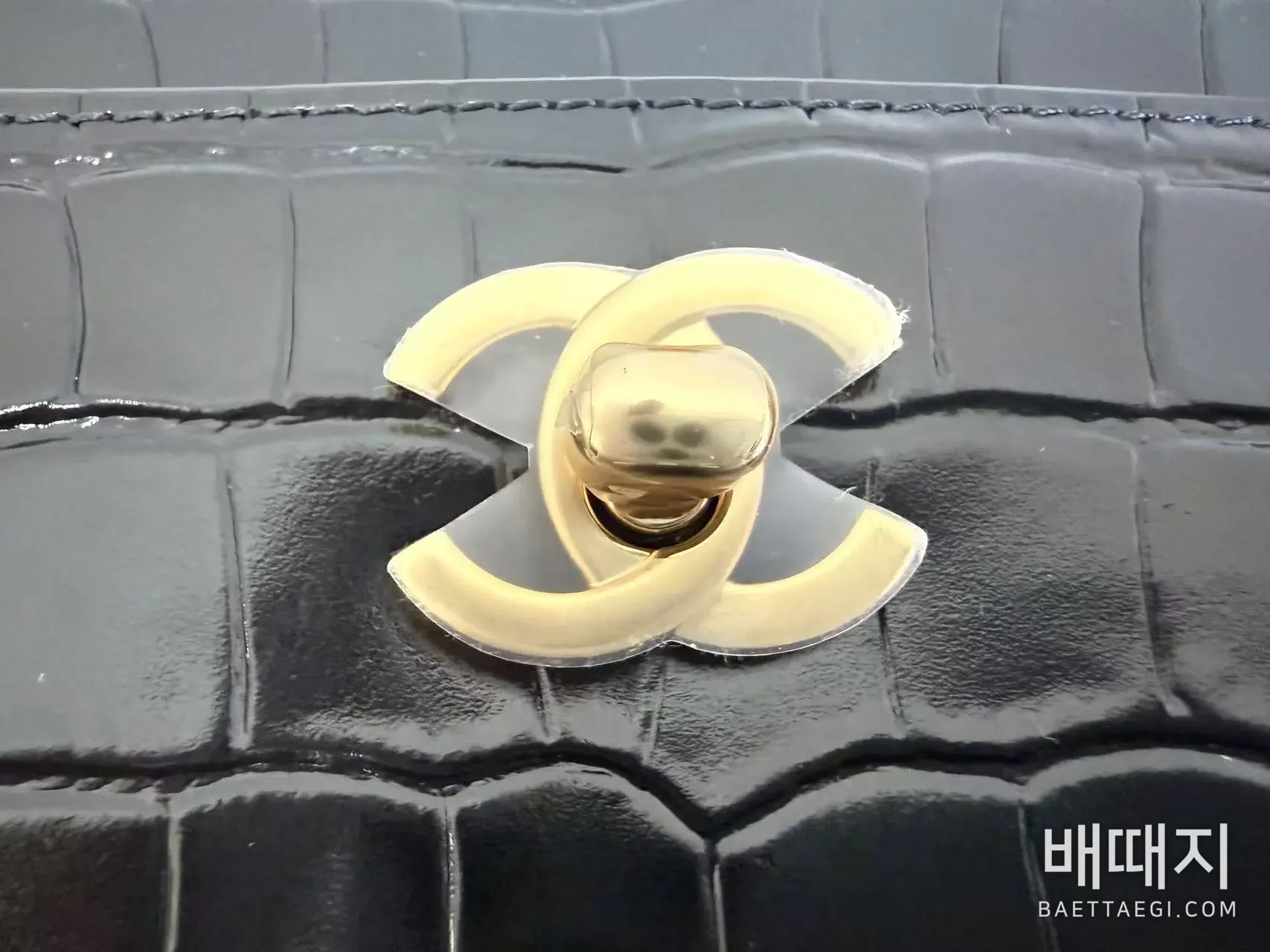 샤넬 크로커다일 스킨 토트백 130458 검수사진 14