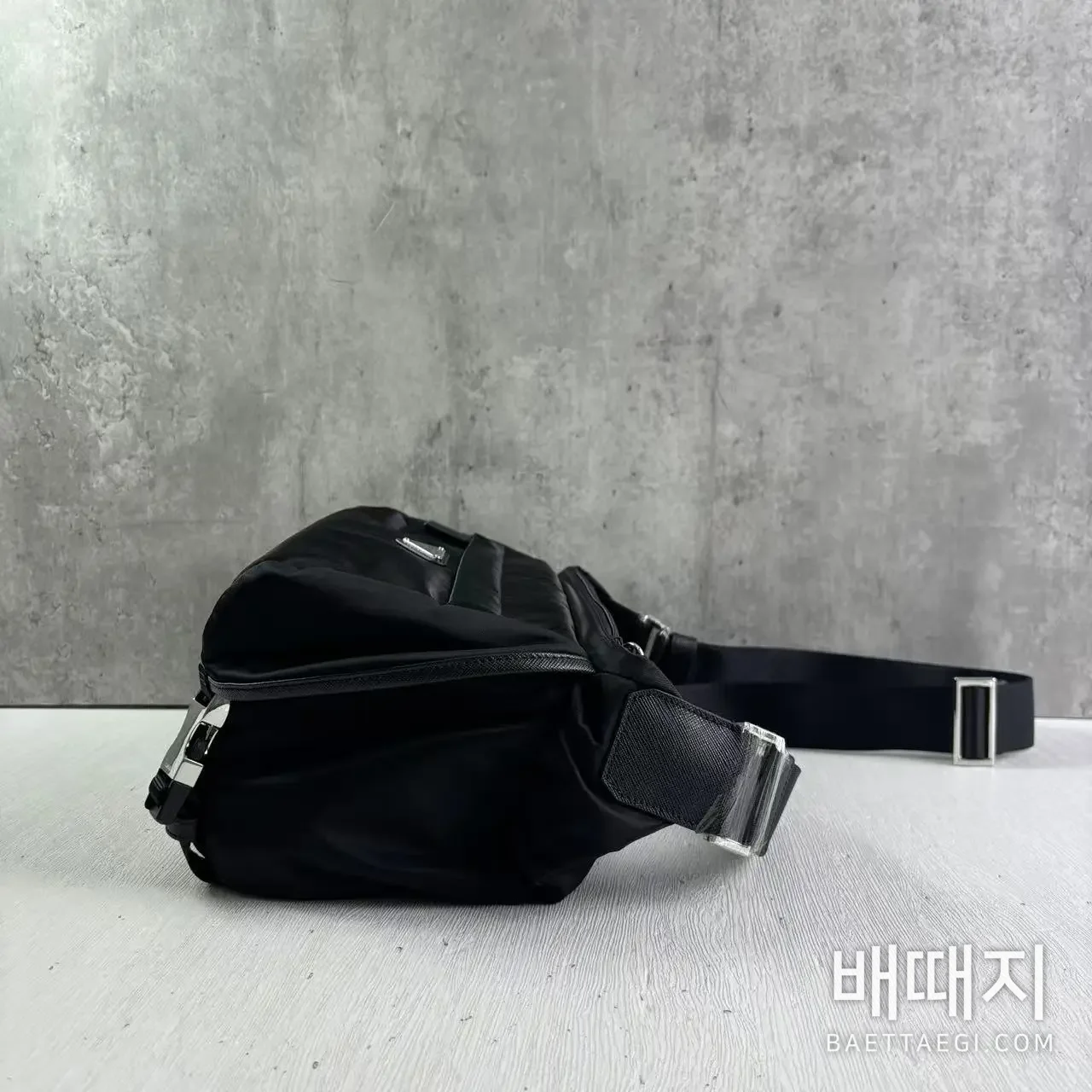 프라다 2vh994 바이커 미듐 (사슬) 검수사진 4