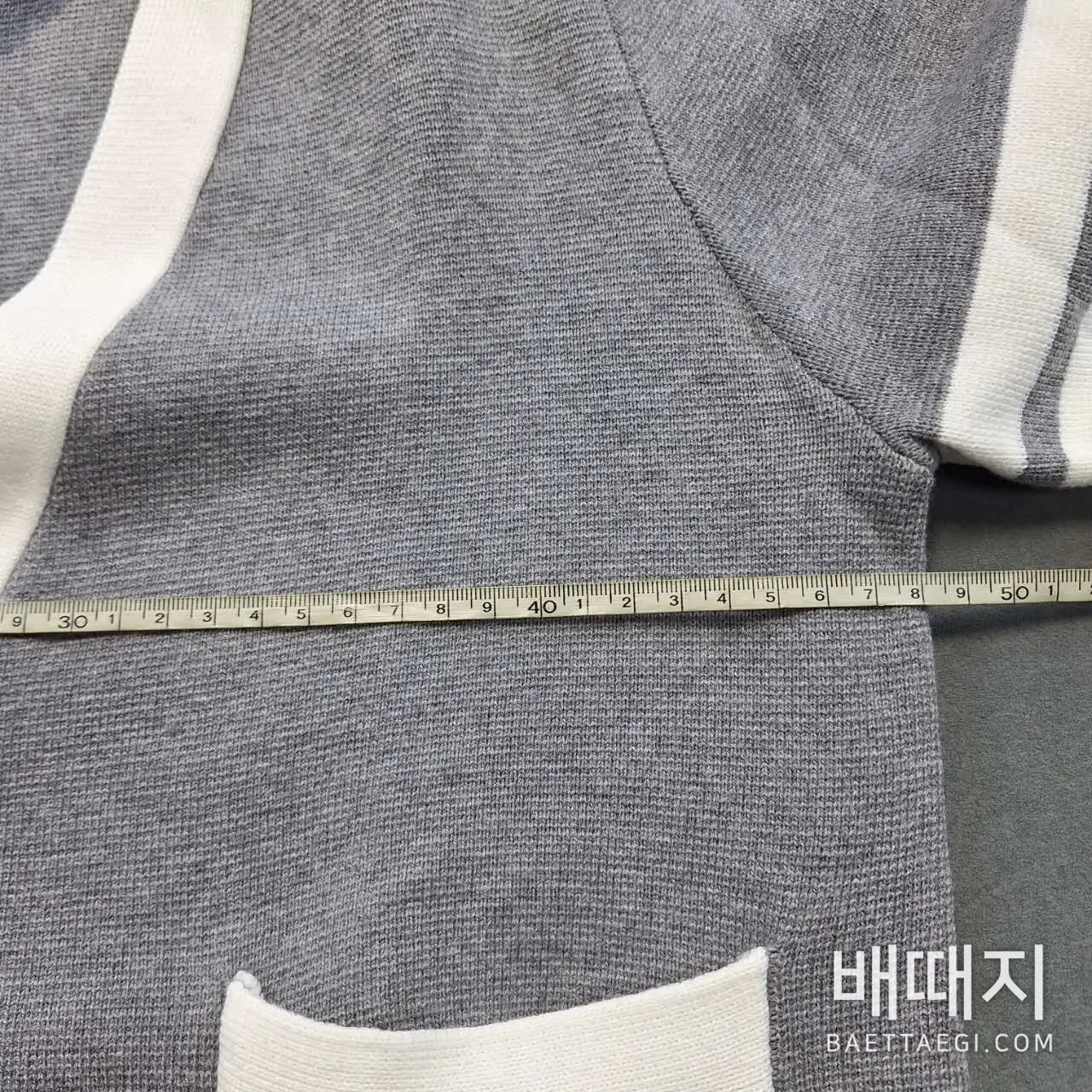 톰브라운 컬러블록 울 V넥 가디건 검수사진 3