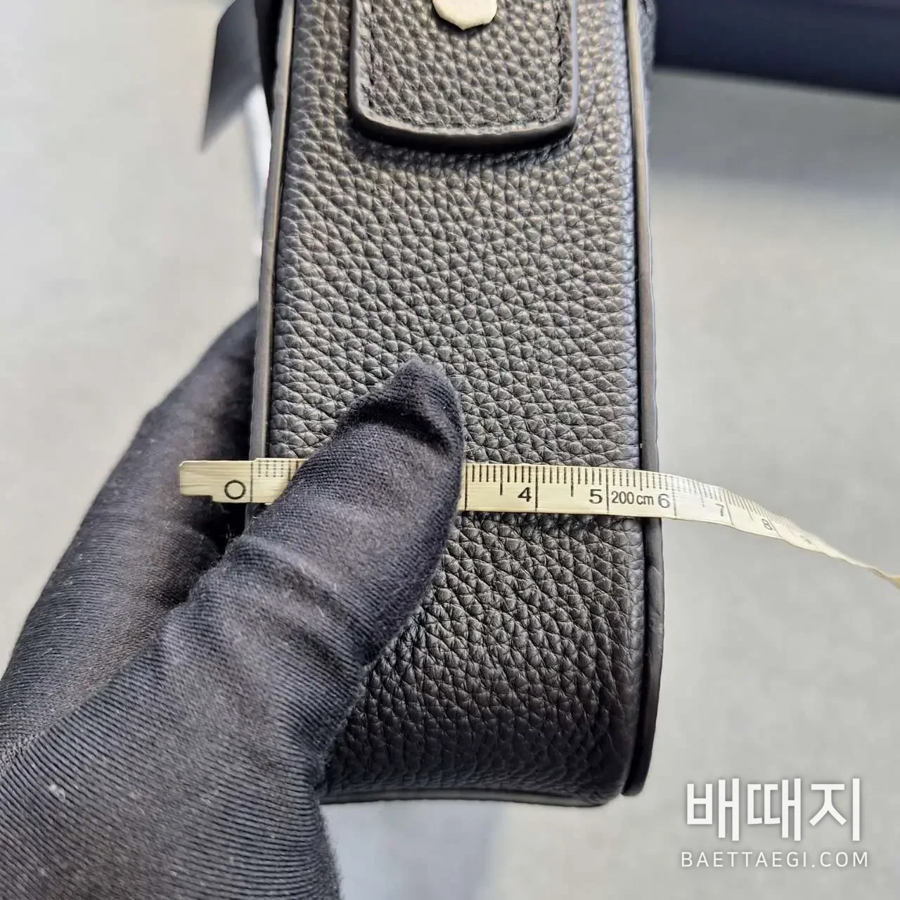 스몰 새들 메신저 백 플랩 디올 그래비티 레더 블랙 (엔젤) 검수사진 19
