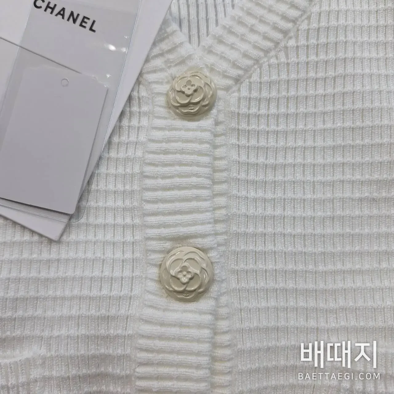 샤넬 카멜리아 싱글 브레스티드 V넥 울 가디건 검수사진 4