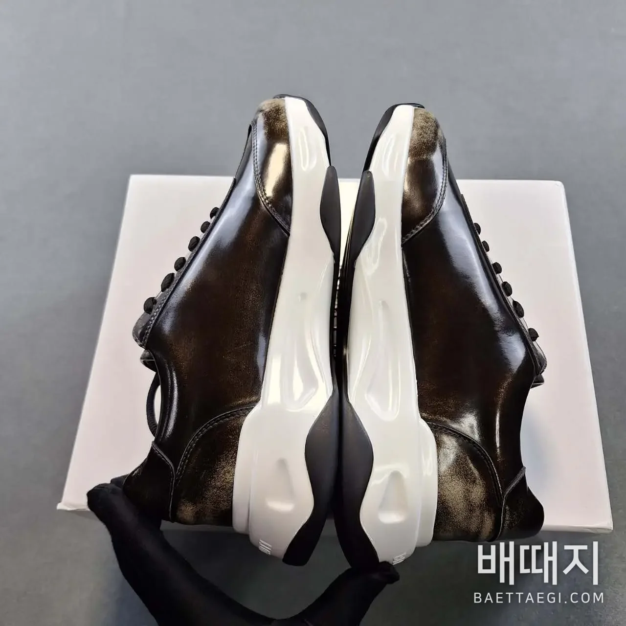 벨루티 가죽 스니커즈 남성 신발 24557 검수사진 4