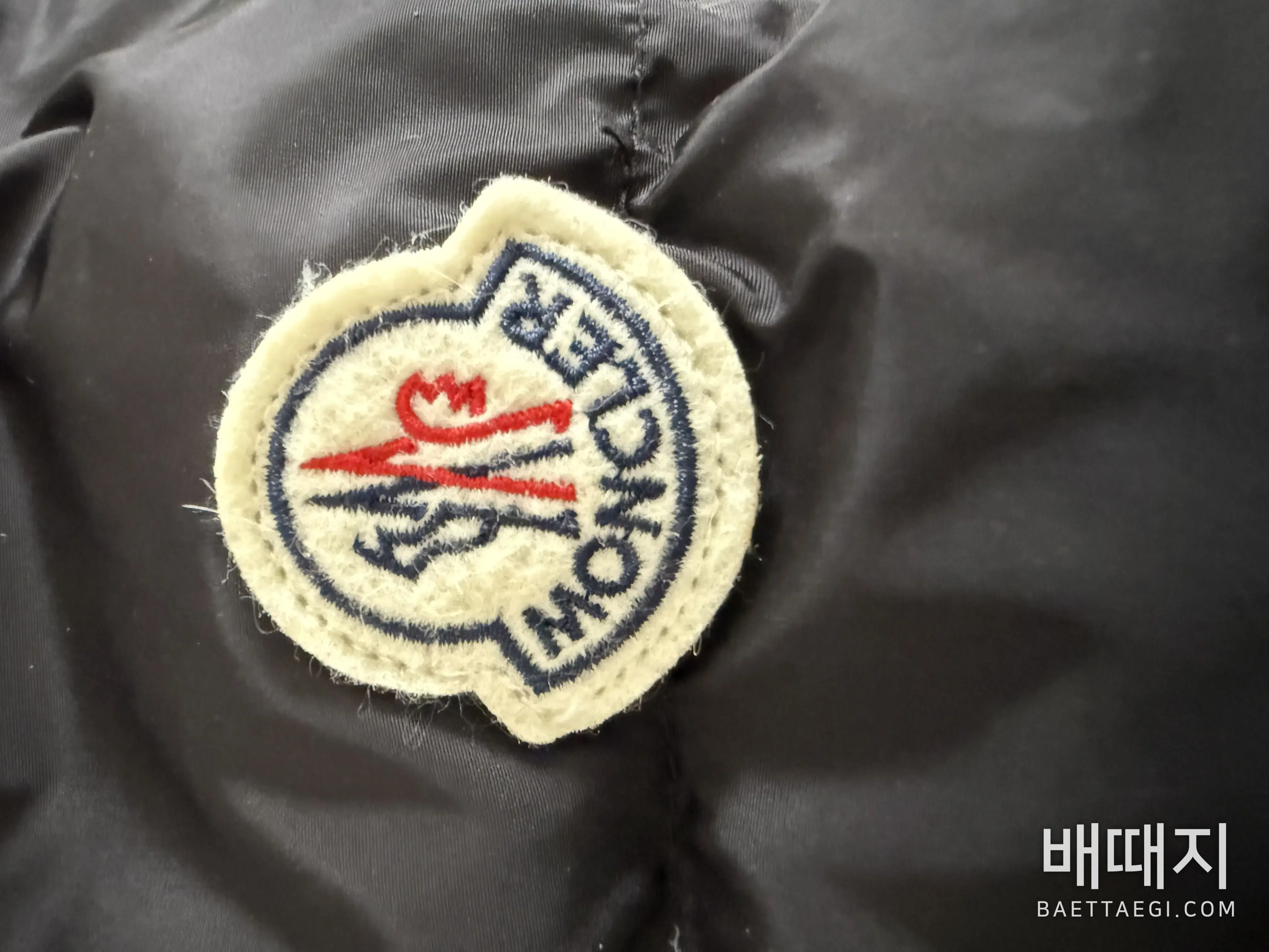 몽클레르 페이크 퍼 카라 중기장 여성 패딩 재킷 202703 검수사진 8