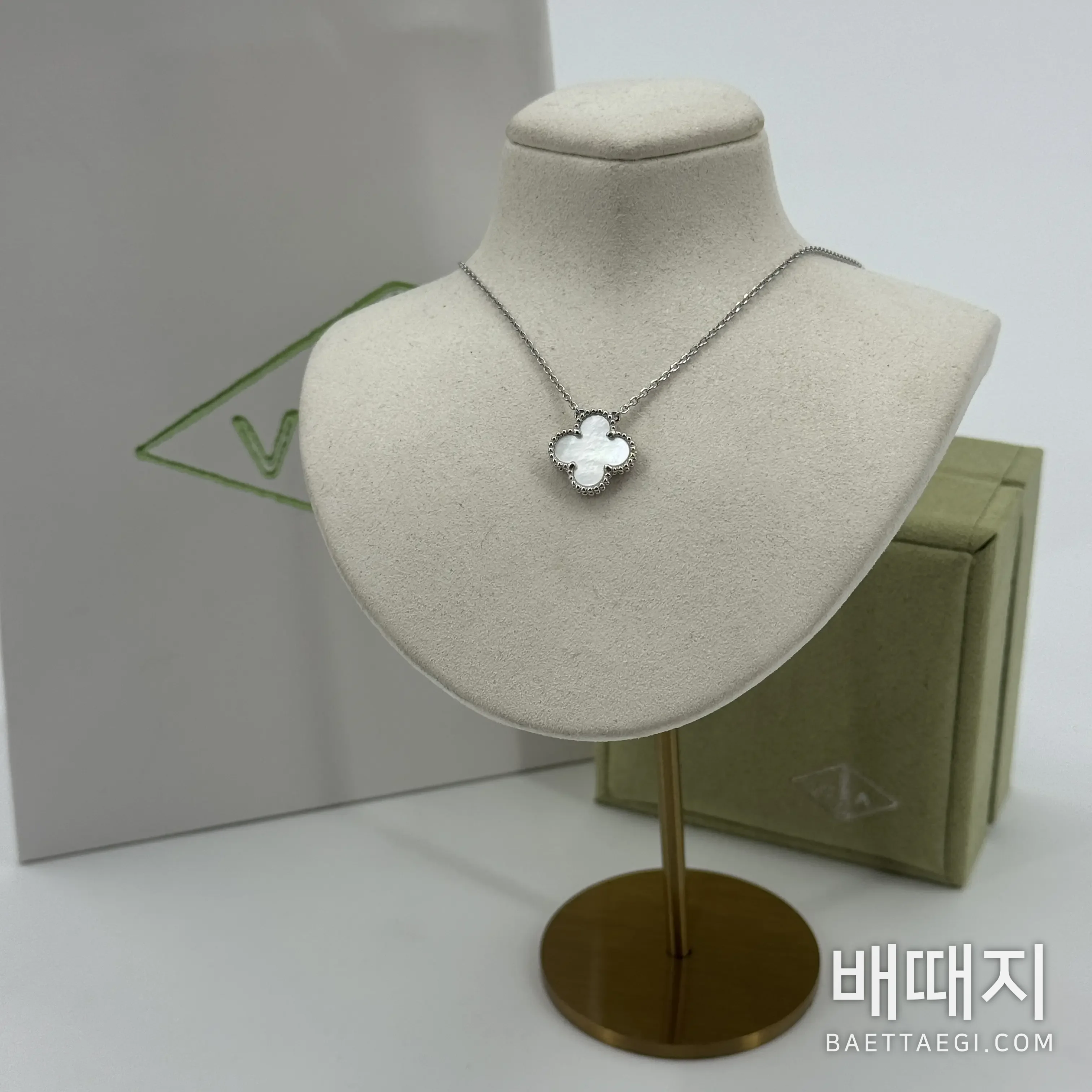 반클리프앤아펠 반클리프앤 아펠 알함브라 마더오브펄 (폭스) 검수사진 6