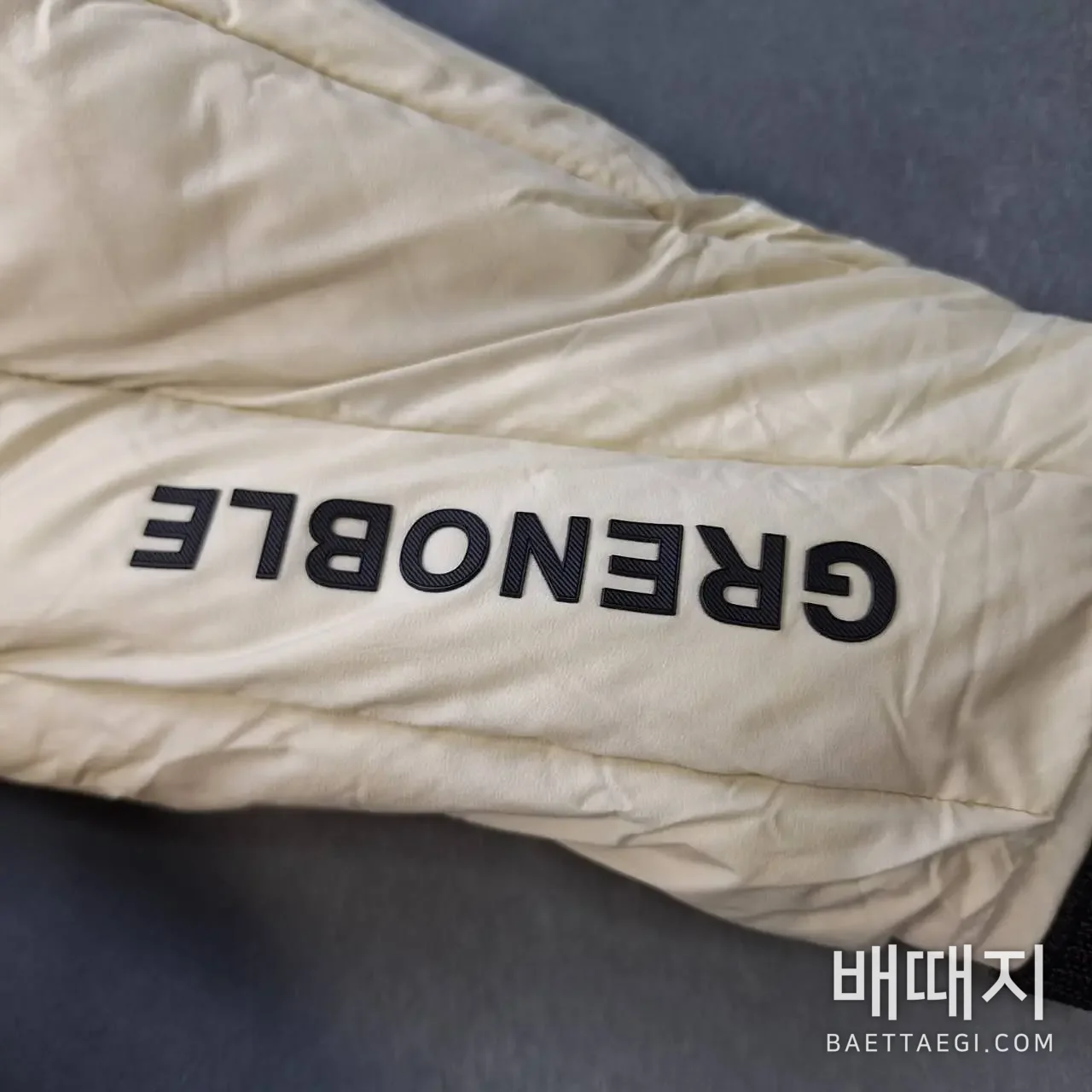 몽클레르 남성 화이트 덕다운 패딩 검수사진 4