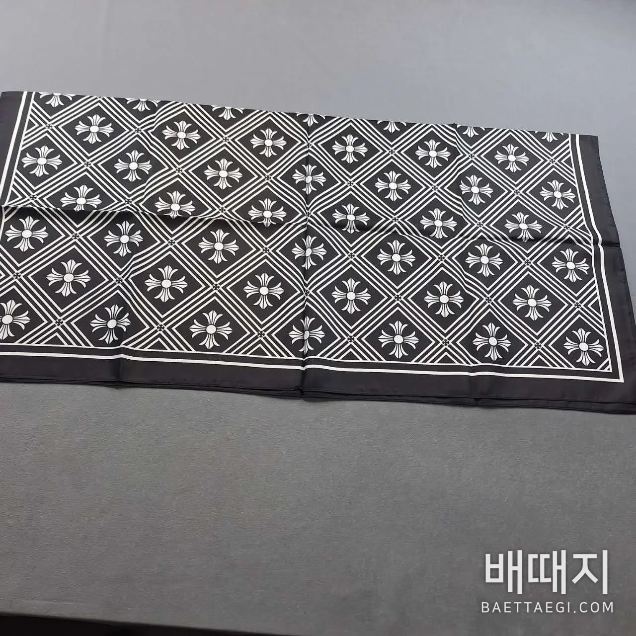 크롬하츠 체크 패턴 멀베리 실크 반팔 스카프 검수사진 1