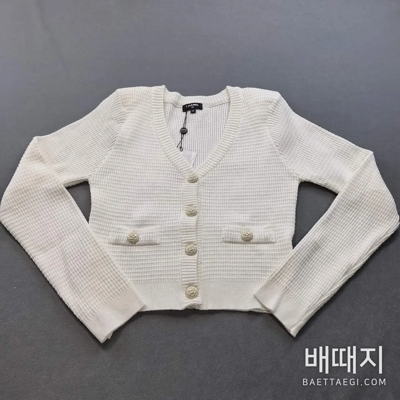 샤넬 카멜리아 싱글 브레스티드 V넥 울 가디건 검수사진 1