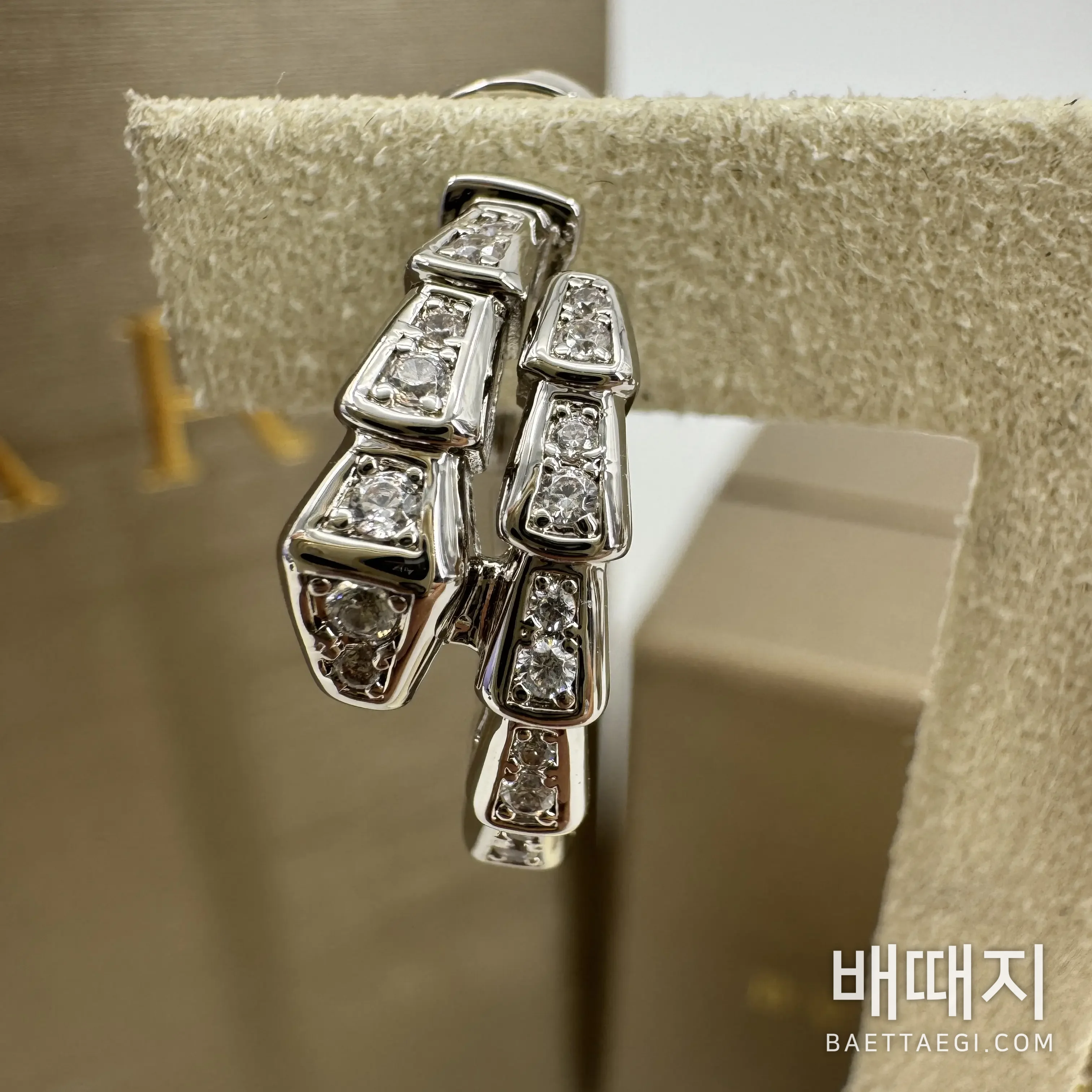 불가리 세르펜티 바이퍼 풀 다이아몬드 귀걸이 197699 검수사진 7