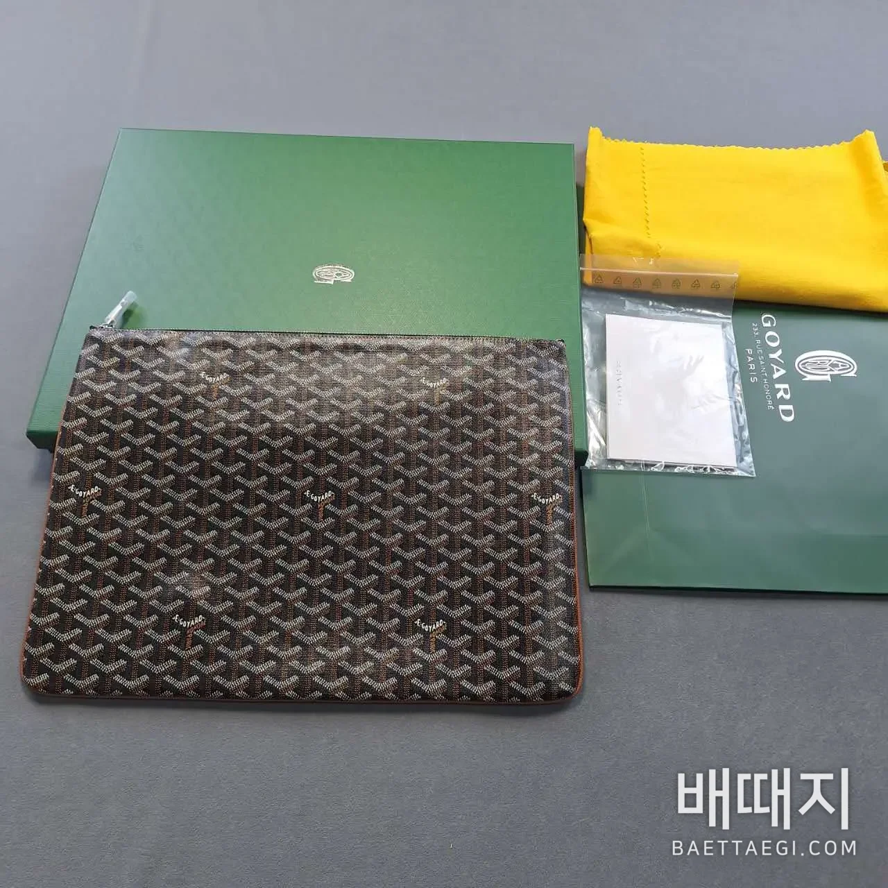 고야드 모노그램 캔버스 클러치백 40cm 검수사진 1